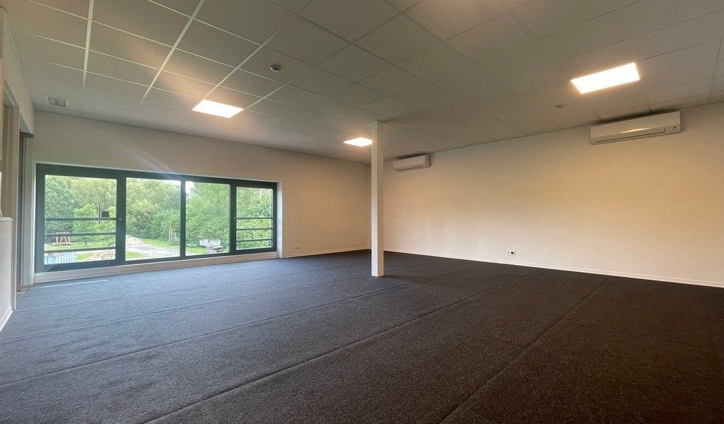 Gerenoveerde instapklare kantoren te huur aan station van Lint foto 3