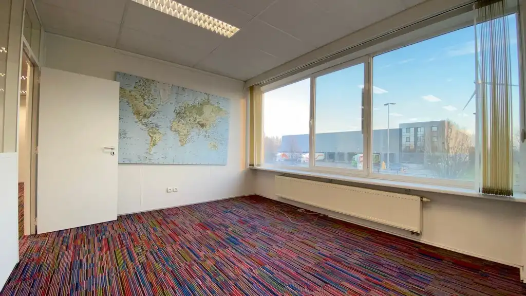 Instapklaar kantoor te huur in Brandstraat in Lokeren foto 11