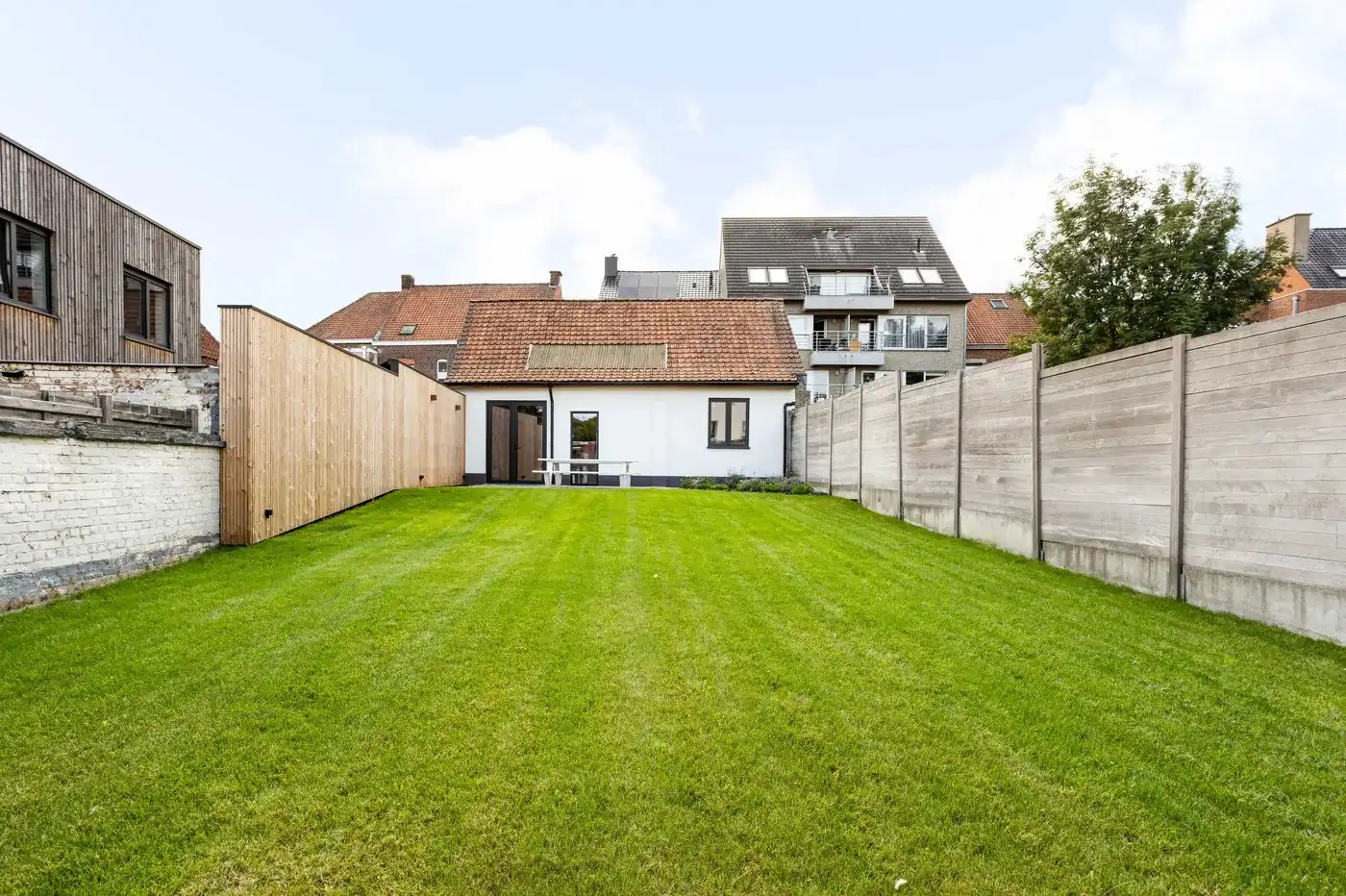 Ruime gerenoveerde woning met 4 slaapkamers, tuin en garage foto 30