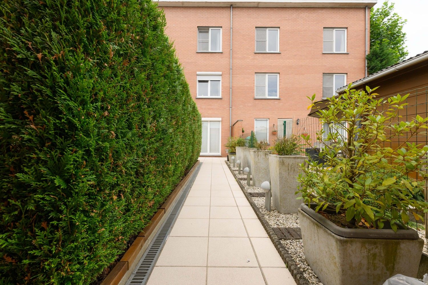 Gelijkvloers appartement met twee garages te Izegem. foto 17
