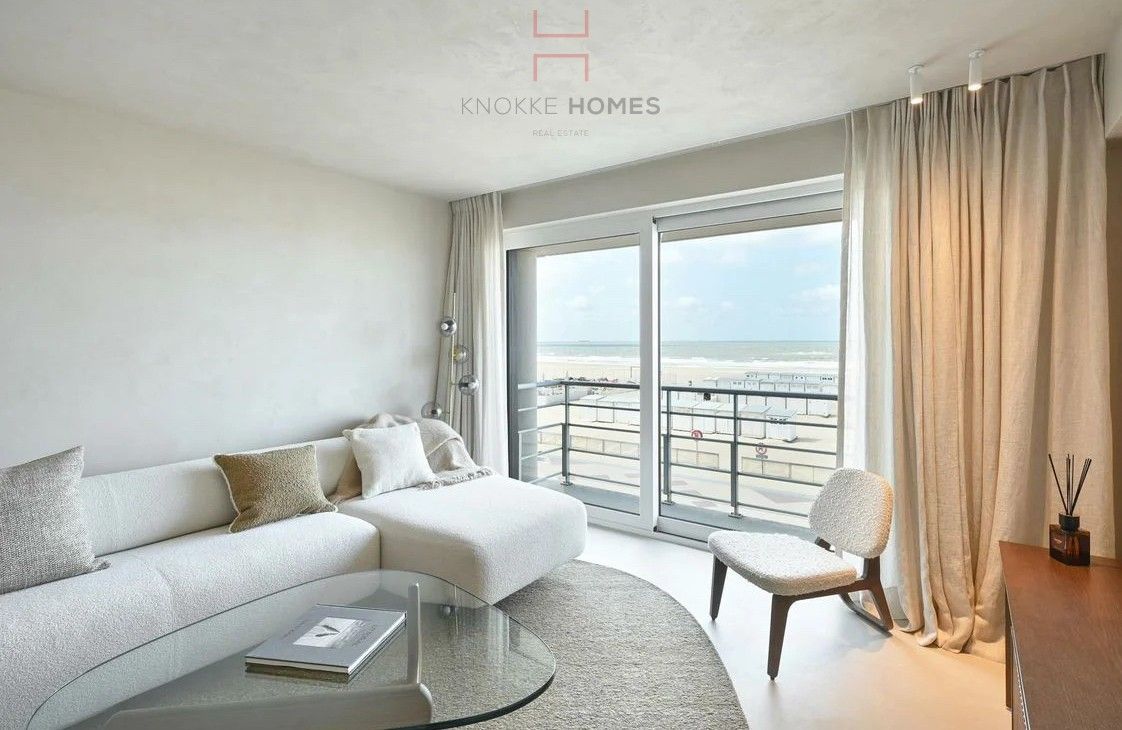 Prachtig gerenoveerd appartement met frontaal zeezicht op het Albertstrand nabij het Grand Casino Knokke. foto 1