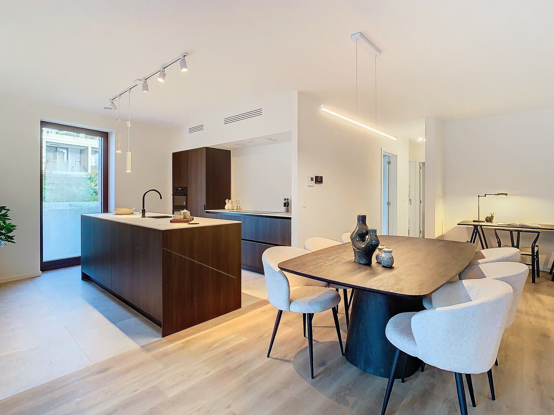 Instapklaar nieuwbouwappartement met 3 slaapkamers op toplocatie in Lummen foto {{pictureIndex}}