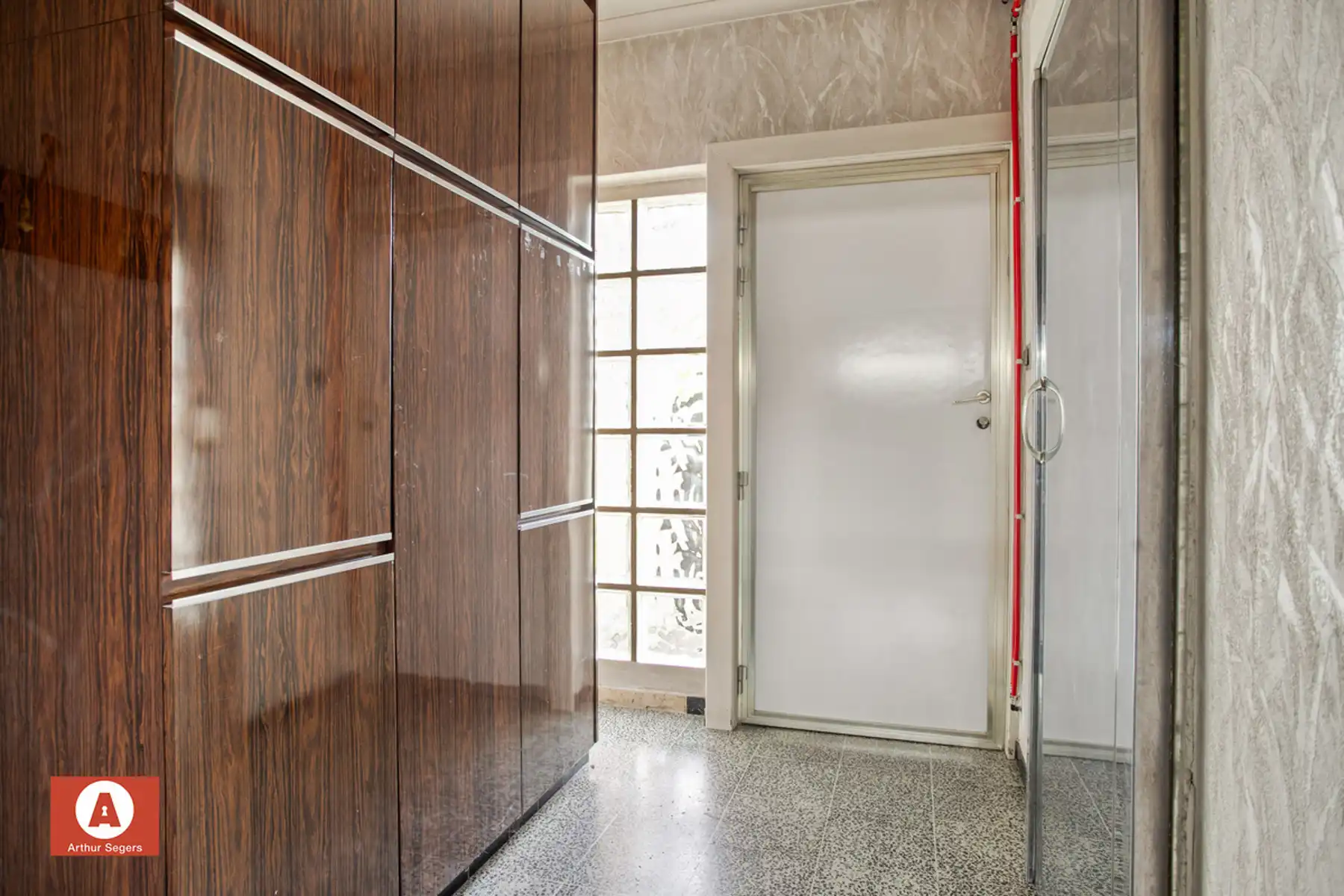 Op te frissen woning in hartje Londerzeel foto 12