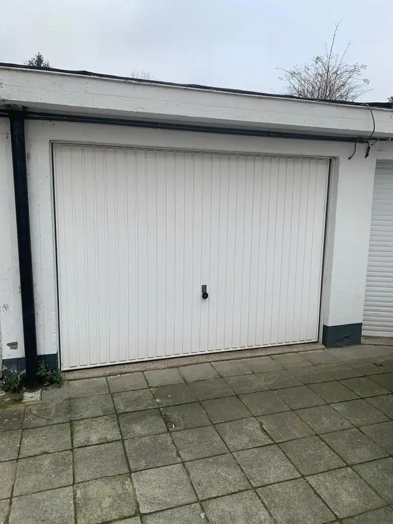 Uitstekend gelegen, gesloten garagebox van 20 m te Zellik foto 4