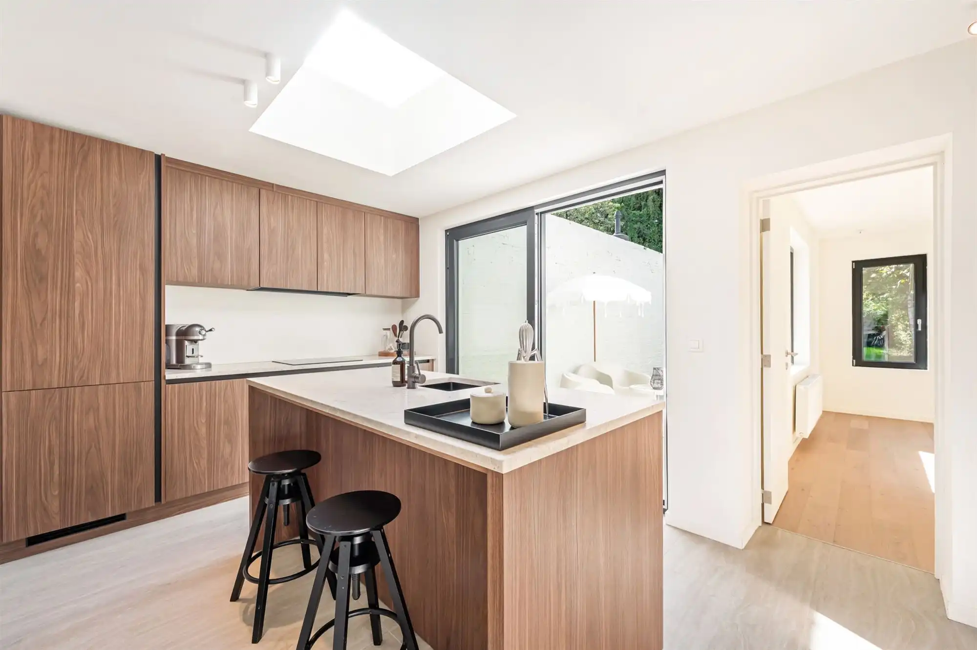 Gerenoveerde woning met 4 slk en grote tuin! foto 14