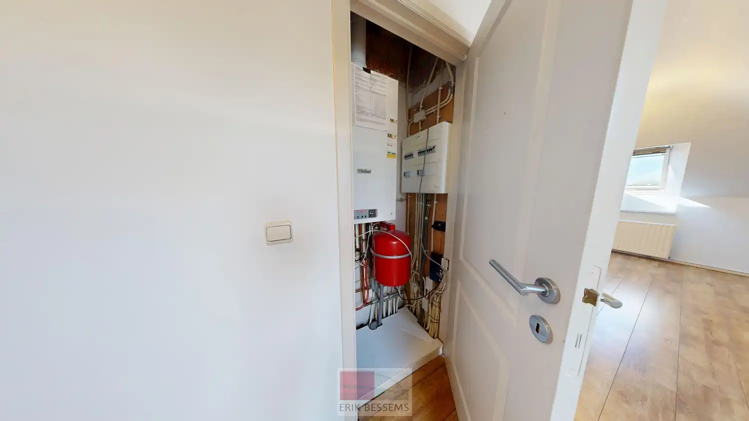 Gezellig 1-slaapkamer dakappartement met ruime leefruimte / open keuken ZONDER LIFT foto 8