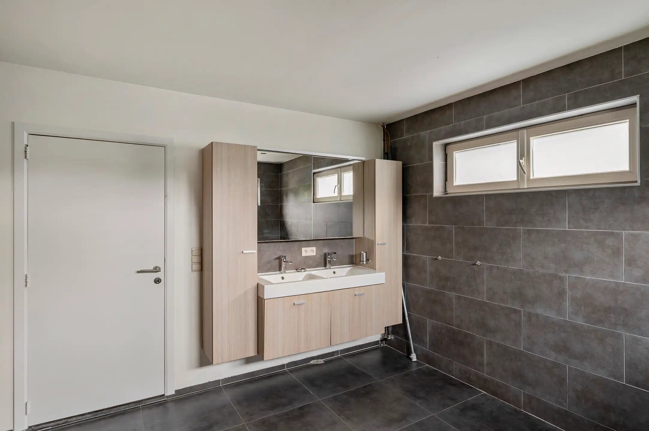 Ruime en lichtrijke gezinswoning met 3 slaapkamers, dressing bureau en aangename tuin foto 14