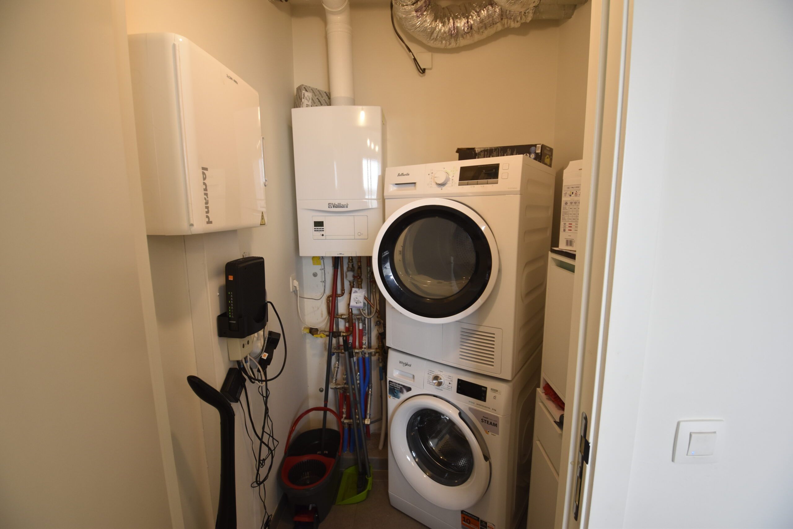 Assistentiewoning met 1 slaapkamer, terras en autostaanplaats in Sint-Niklaas foto 7