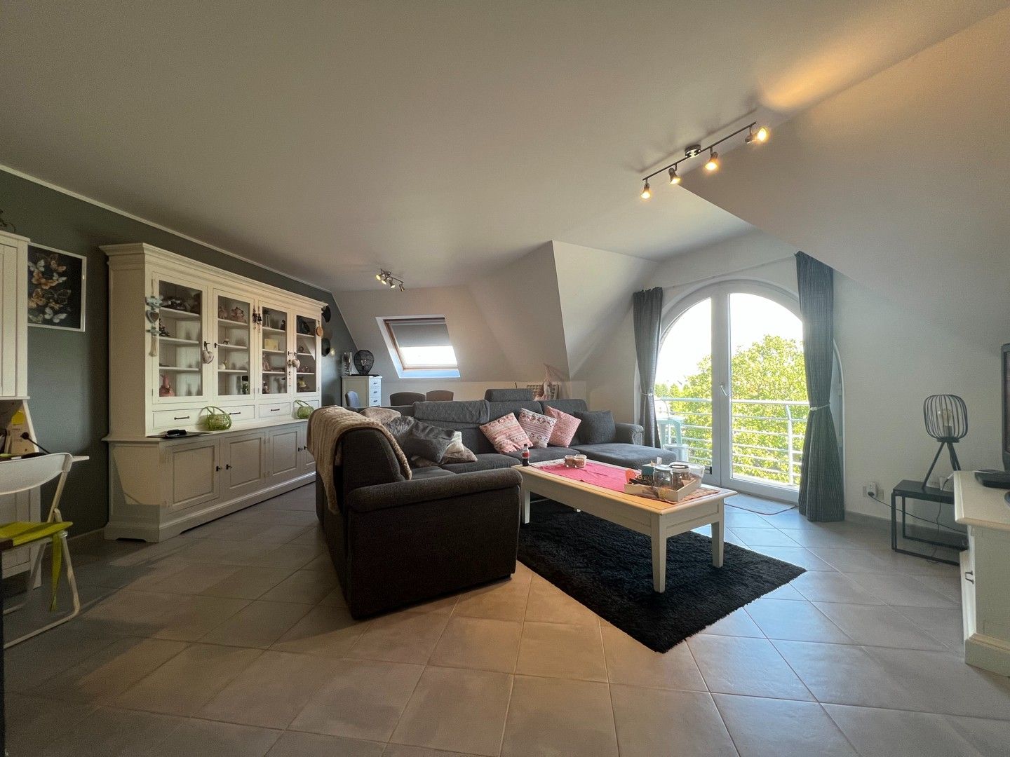 Appartement met 2 slpks en autostaanplaats foto 2