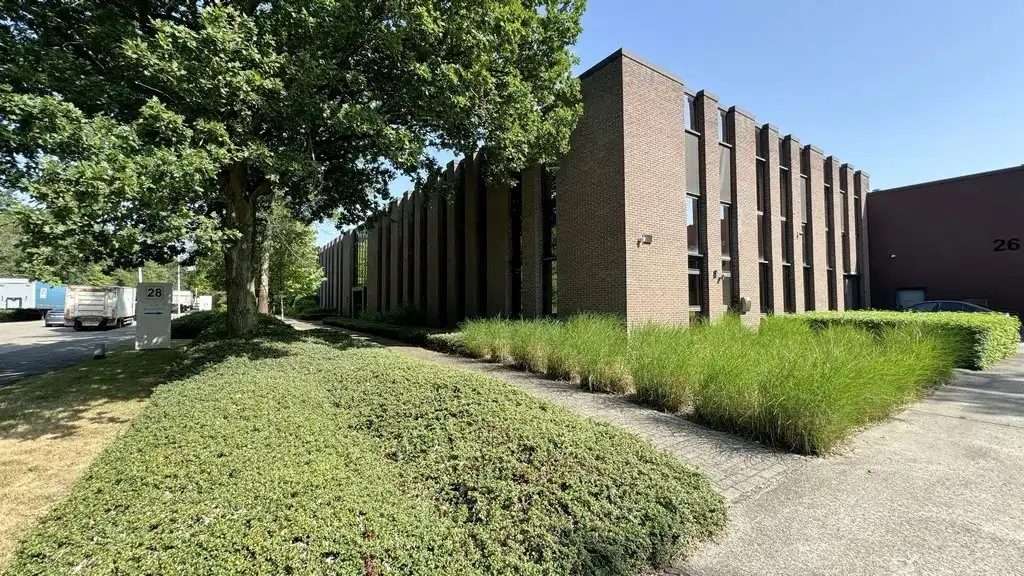 Magazijn met kantoren te huur vlakbij A12 in Wilrijk foto 23