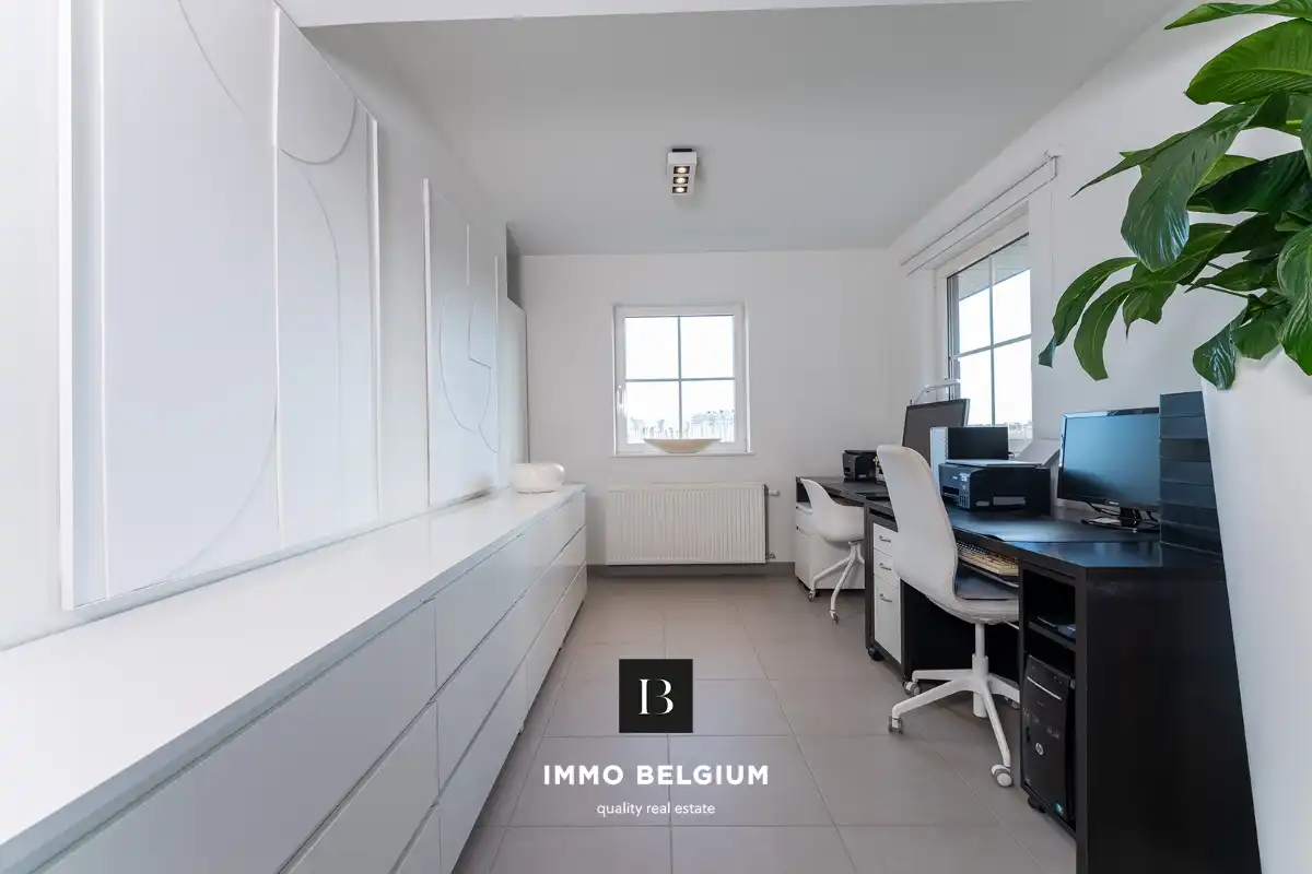 Zeer ruim appartement (133m²) met garagebox foto 6