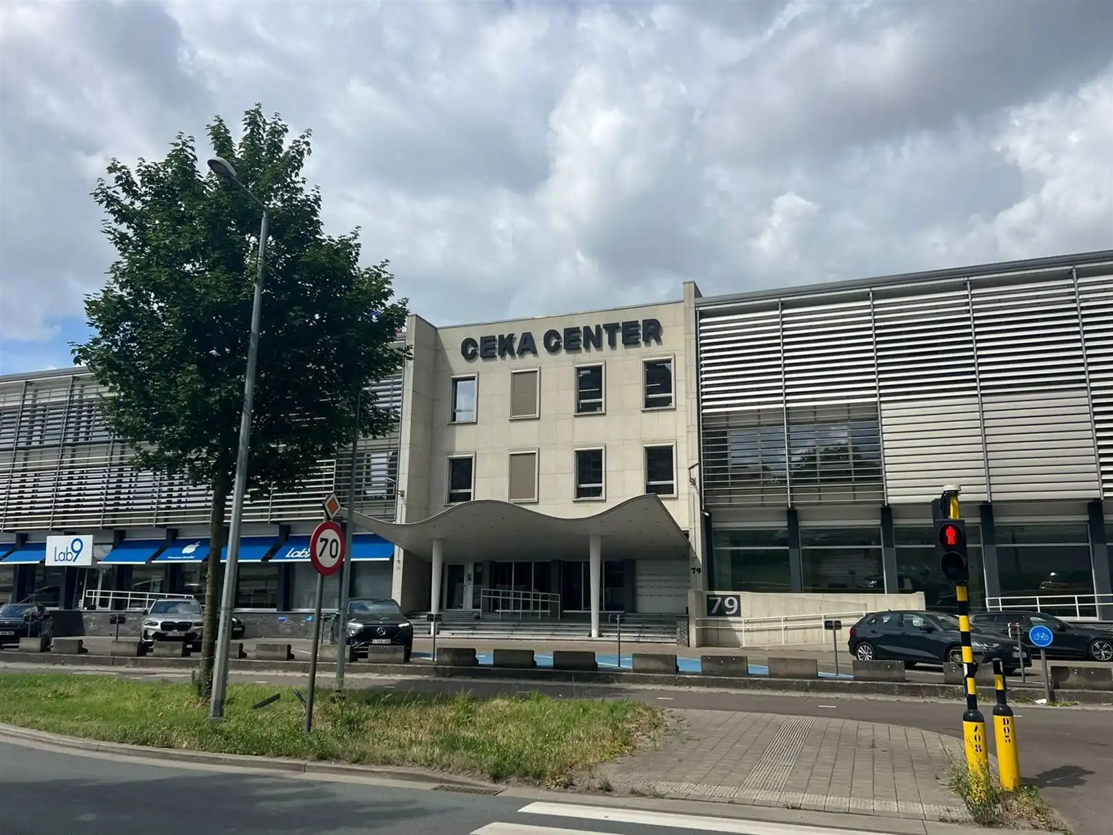 Instapklaar kantoor te huur ten noorden van Antwerpen foto {{pictureIndex}}