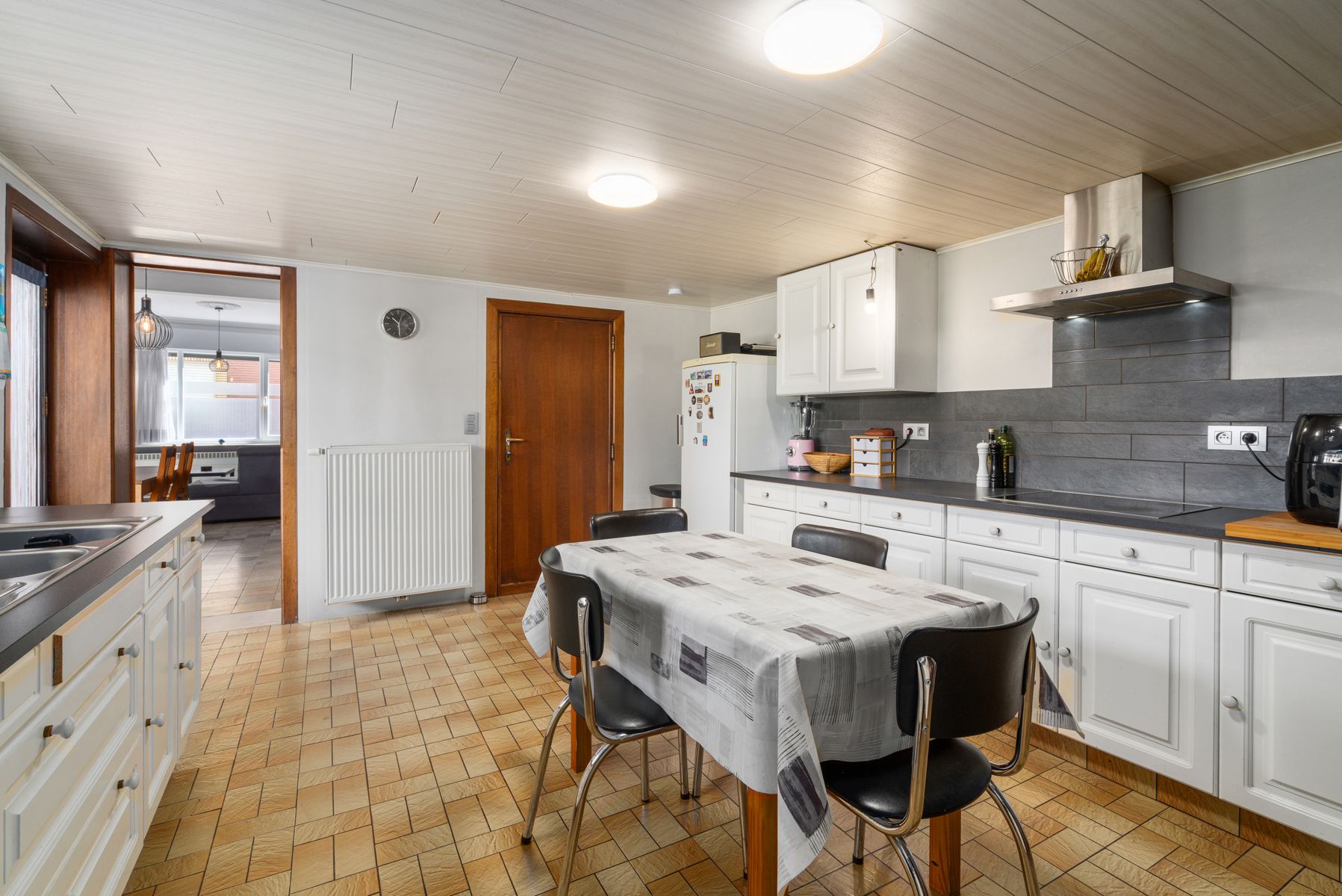 Instapklare halfopen bebouwing met 4 slaapkamers en tuin foto 5