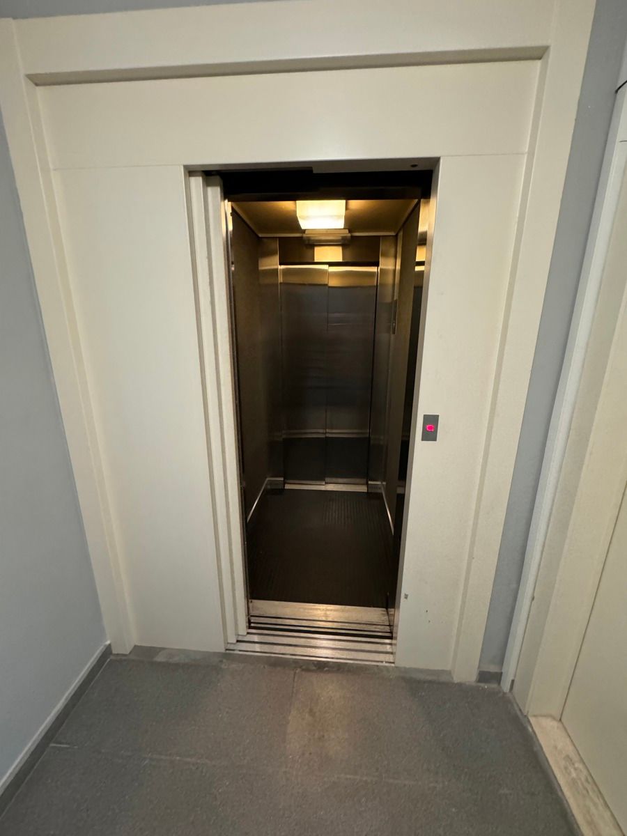 Kantoor 3de verdiep op Bisschoppenhoflaan + parking foto 9