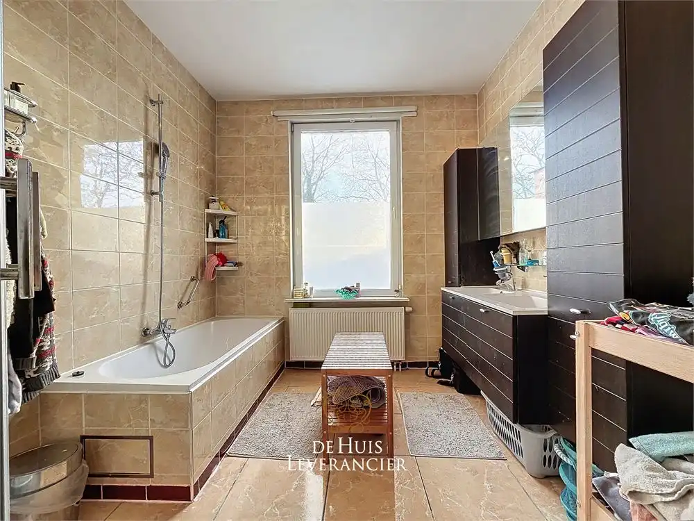 RUIME woning te koop (8 slpks, 2 badk) die ook perfect als tweewoonst kan dienen foto 14