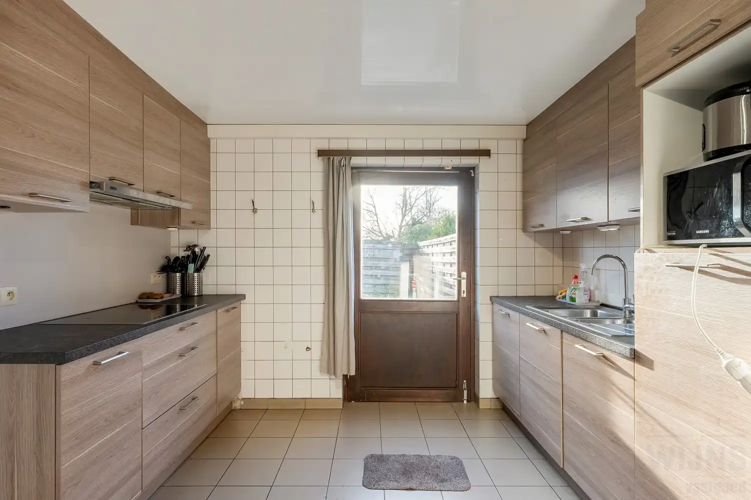 Uiterst gunstig gelegen kantoor met woonst. foto 32