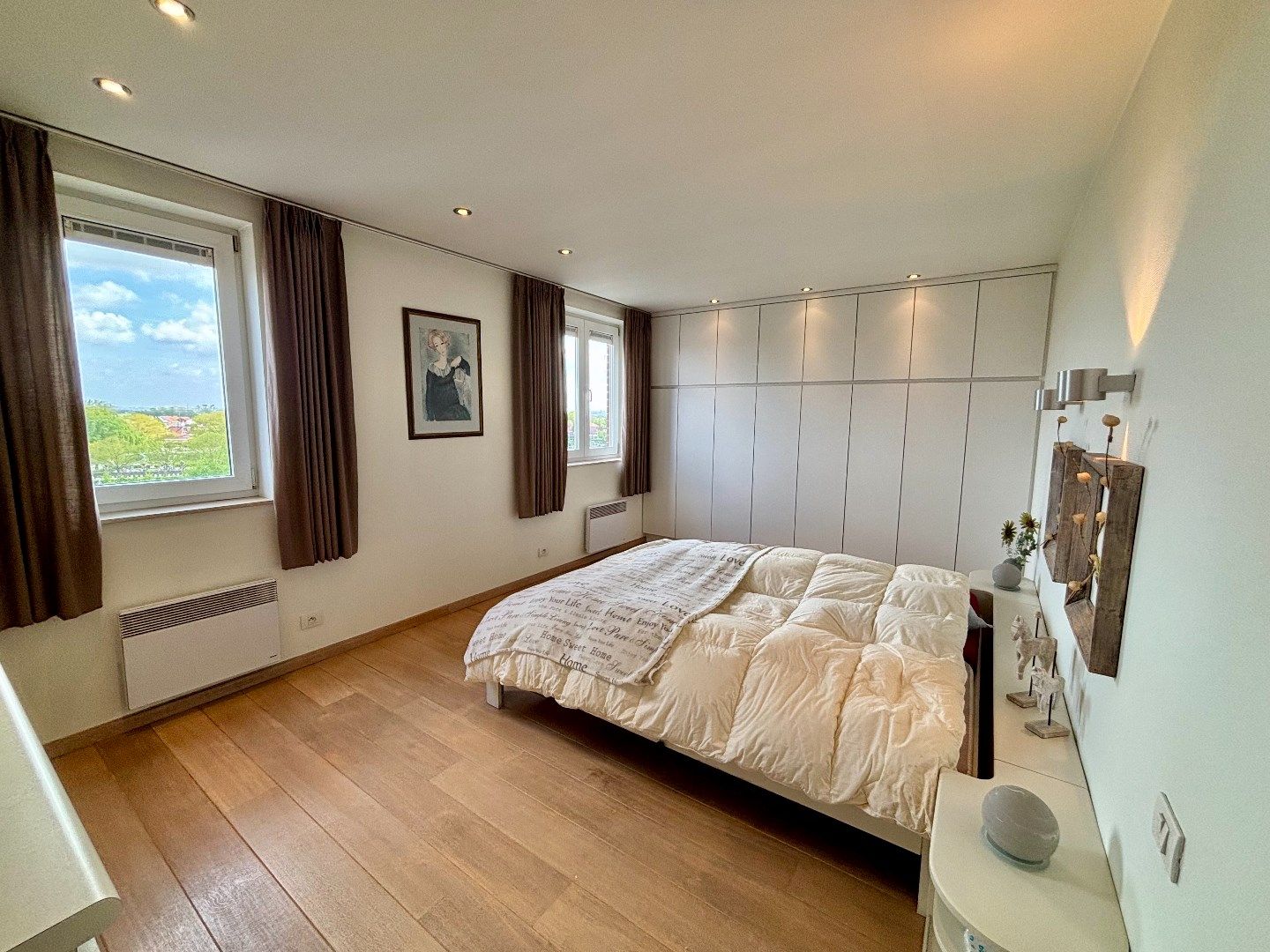Ruim en kwalitatief afgewerkt appartement in het centrum Ieper foto 21