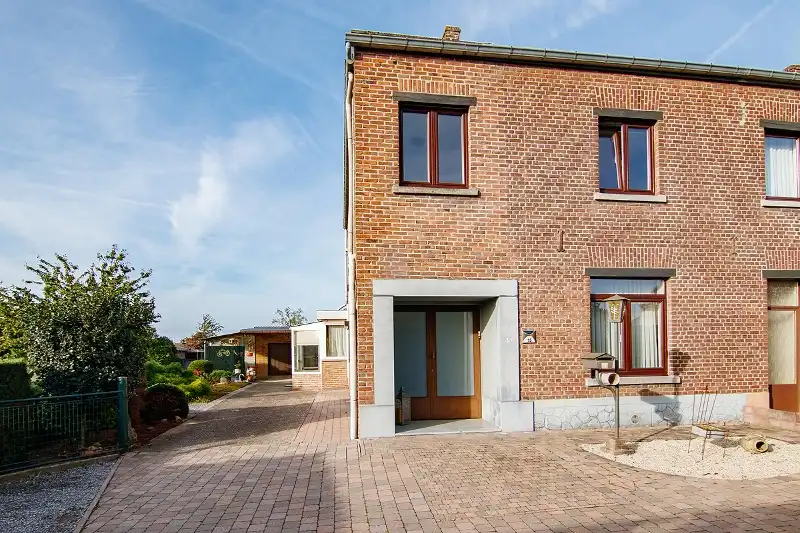 Achtergelegen woning met mogelijkheden op ruim, rustig en zonrijk perceel met een mooi zicht op 17 are 97 ca foto 2