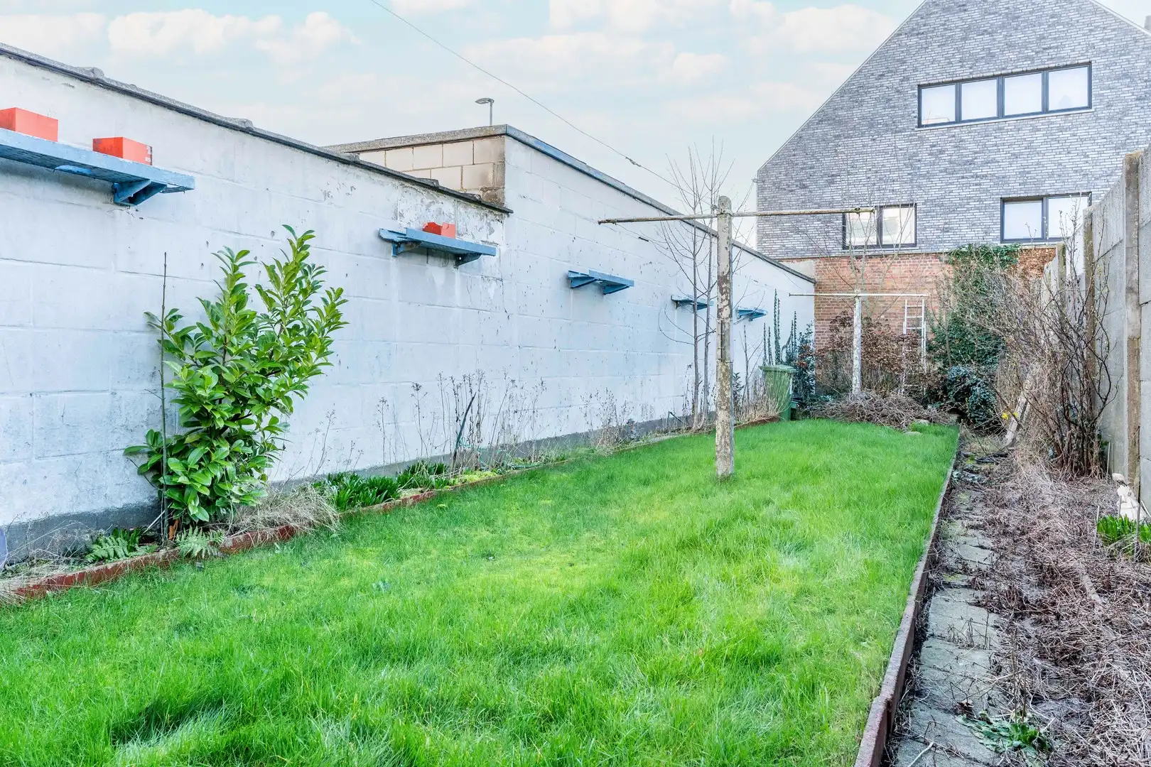 Te renoveren woning met tuin foto 3