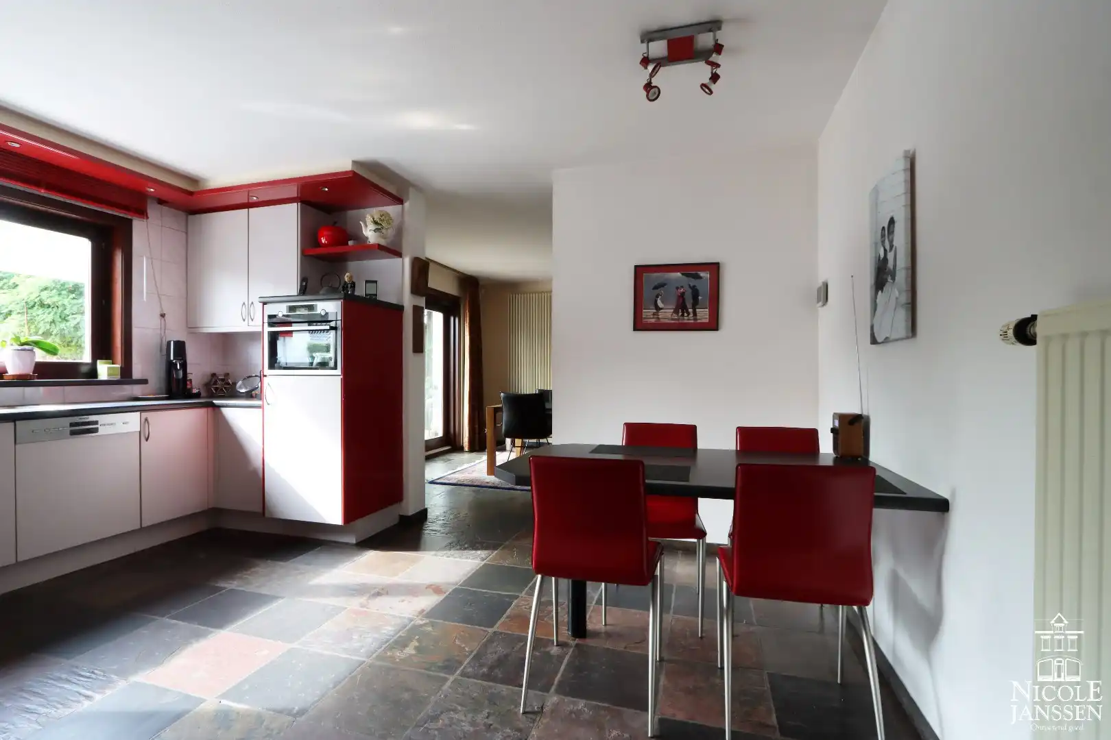 Goed onderhouden gezinswoning met diepe tuin met zwembad foto 10