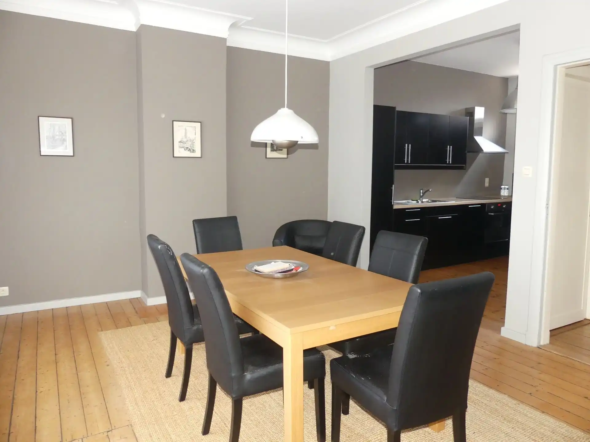 Handelshuis met appartement te koop in het centrum van Wilrijk. foto 3