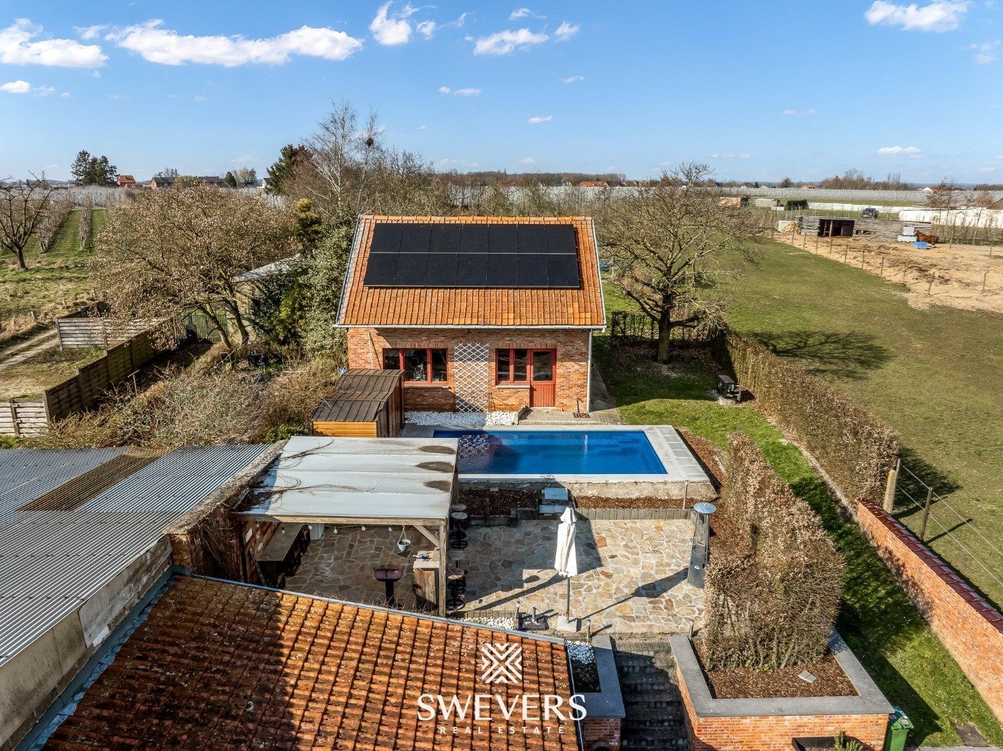 Charmante gezinswoning met ruime tuin en zwembad foto 26