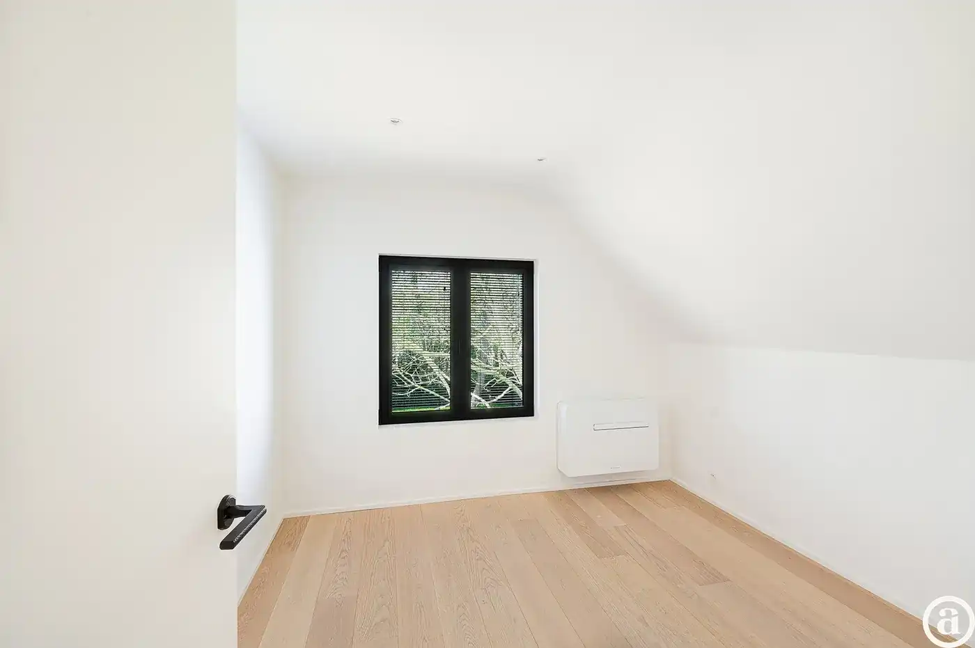 Gerenoveerde villa met 4slaapkamers en grote tuin in Knokke. foto 26
