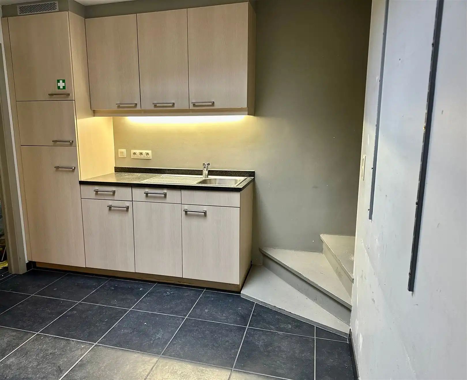 Huis met 3 slpk in centrum Zottegem foto 4