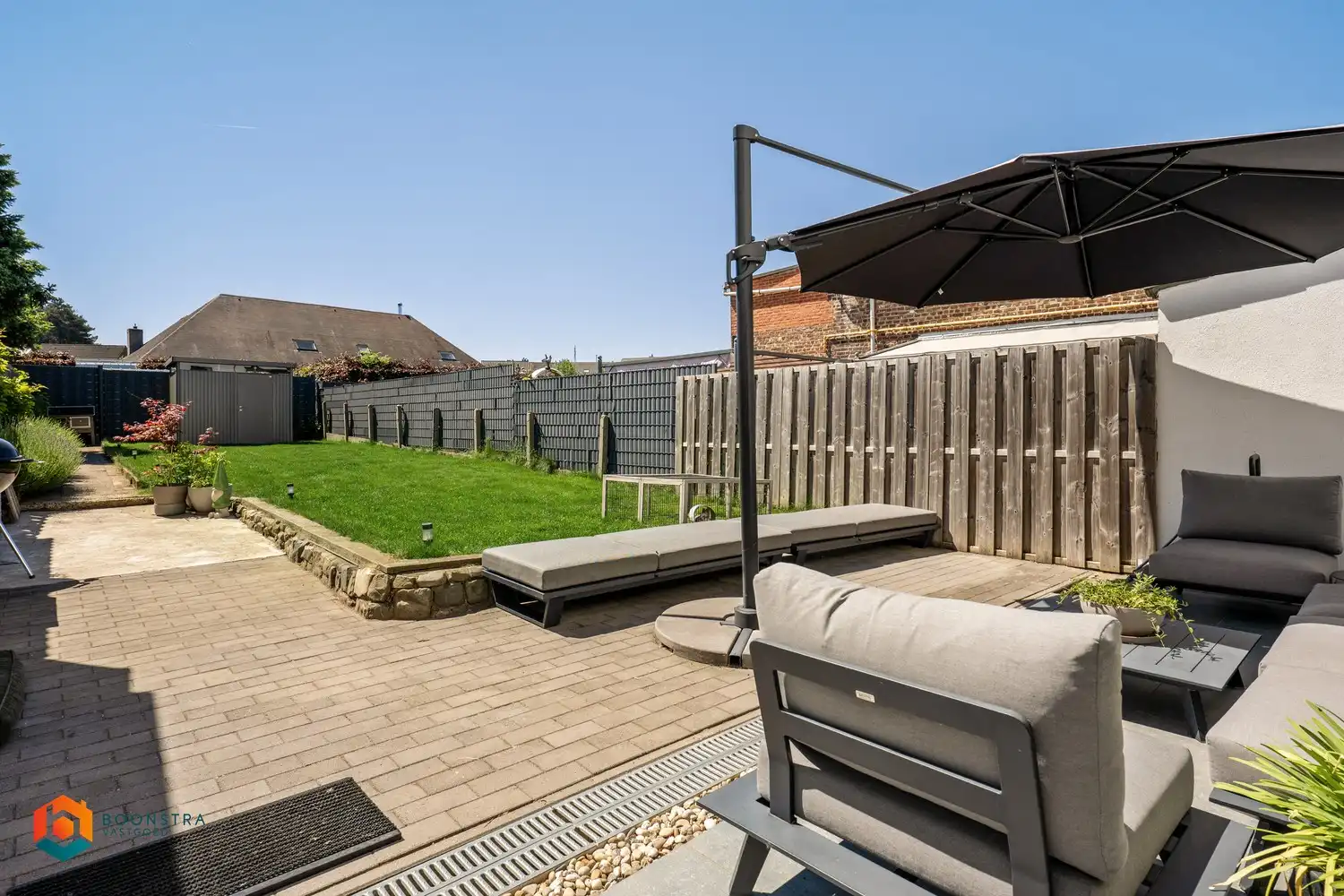 Instapklare woning met 4 slpkrs met gezellig terras en tuin foto 17