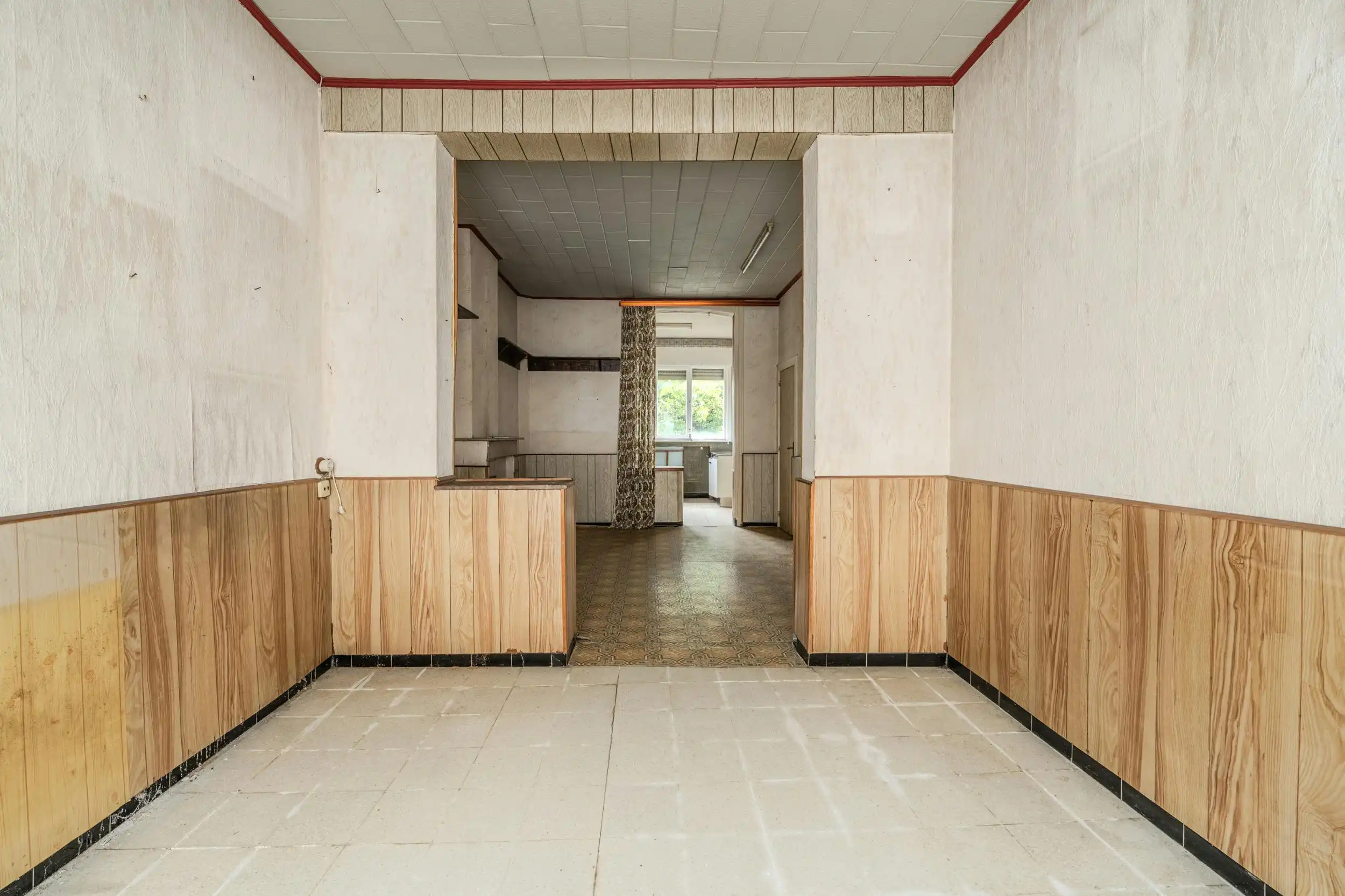 Te renoveren woning met 5 slaapkamers, tuin en garagebox te Middelkerke! foto 7