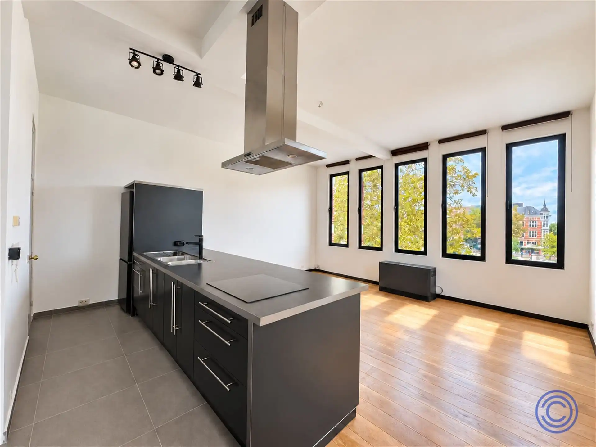 Lichtrijk éénslaapkamerappartement op toplocatie met uitzicht op het Zuidpark! foto 2