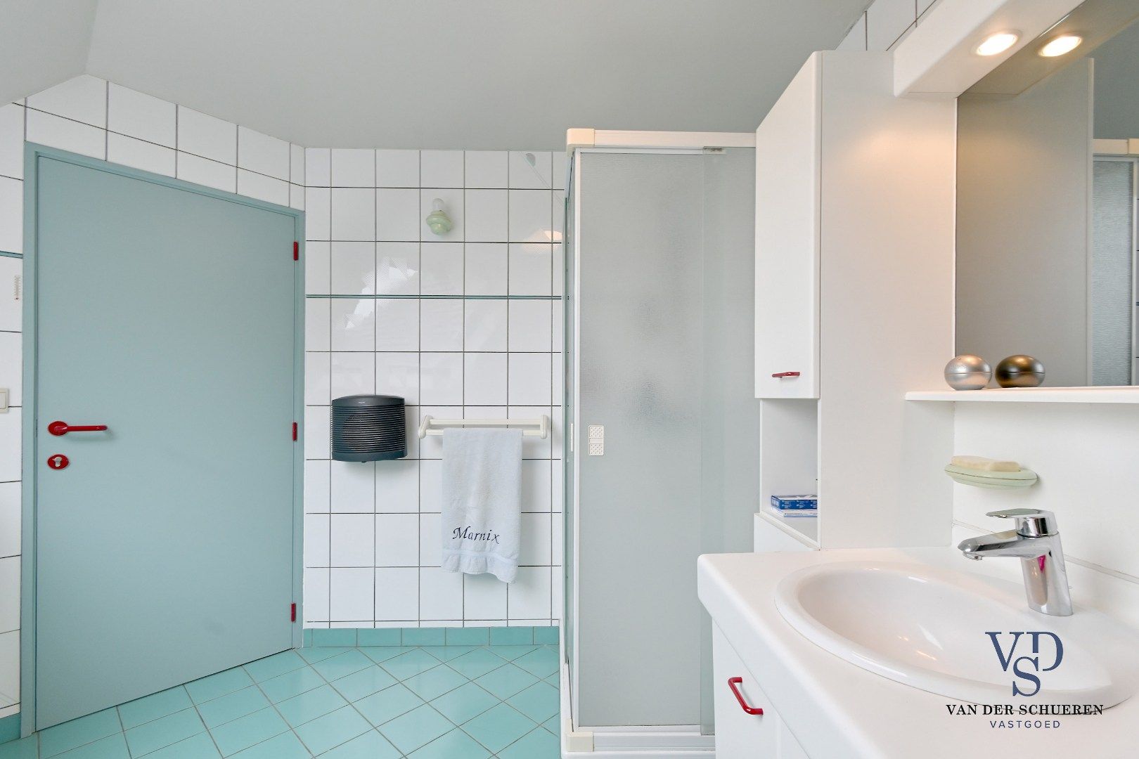 Ruim handelspand met penthouse in villastijl foto 28