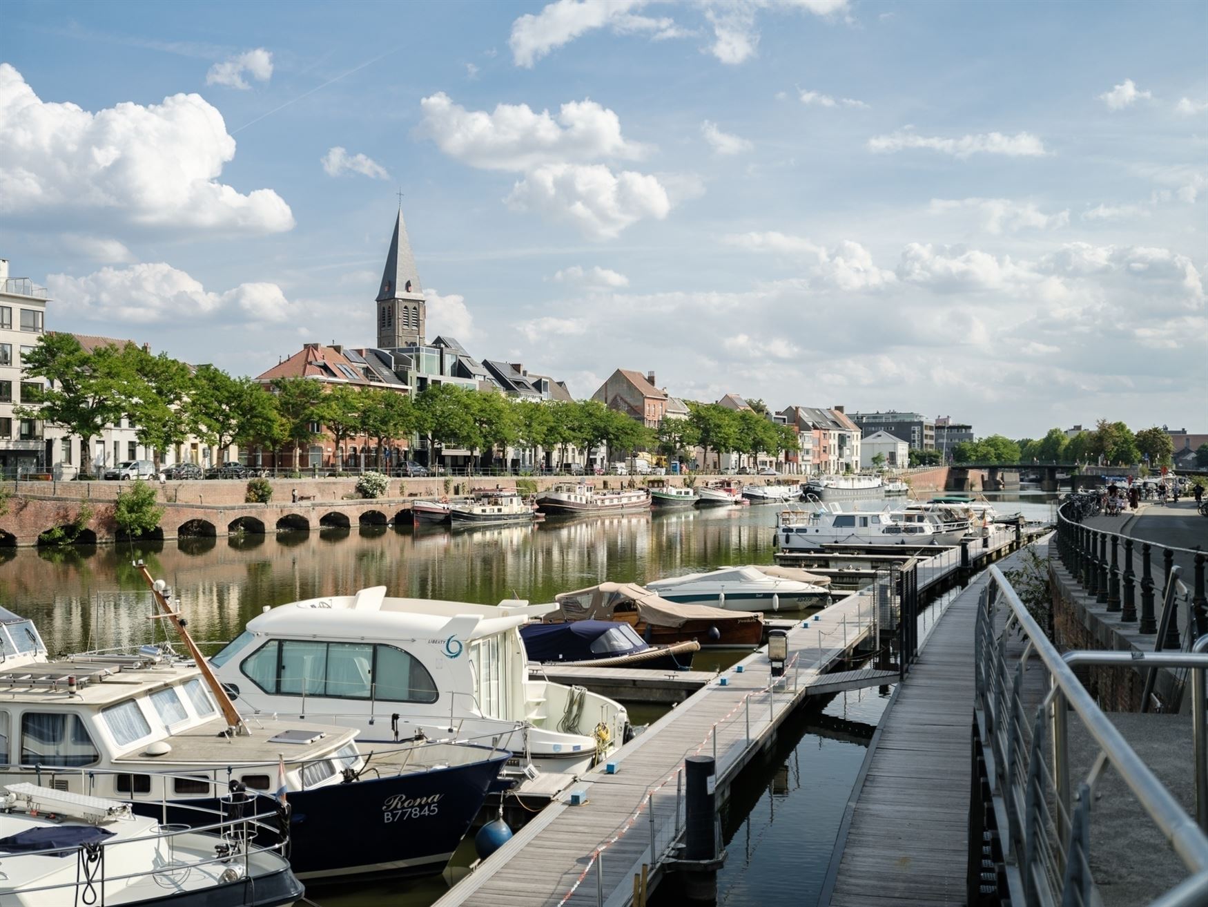 Hoofdfoto van de publicatie: Hippe stadswoning met zonnige koer