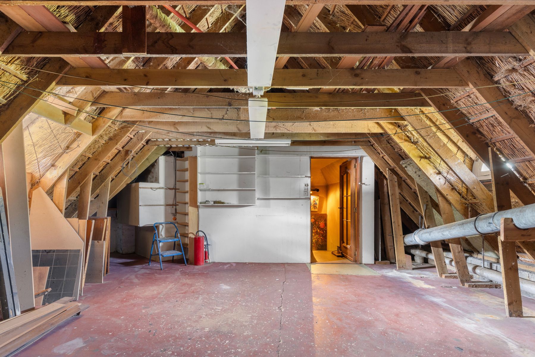 Geheel te renoveren / te slopen woning in residentiële wijk foto 16