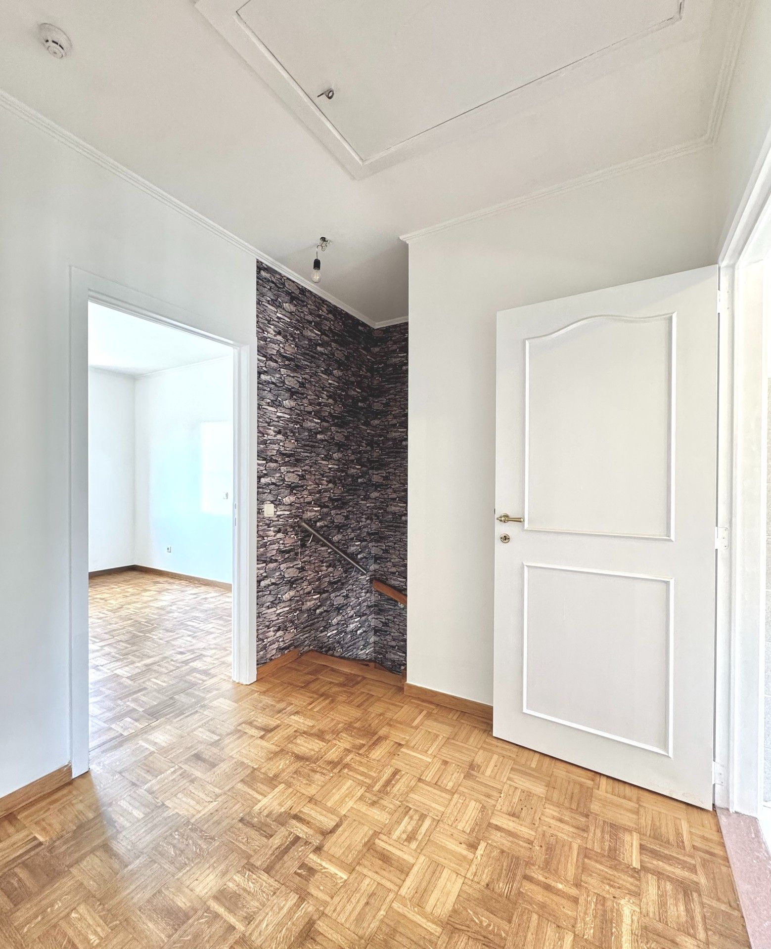 INSTAPKLARE WONING MET 3 SLPKS, TUIN & DUBBELE GARAGE foto 23