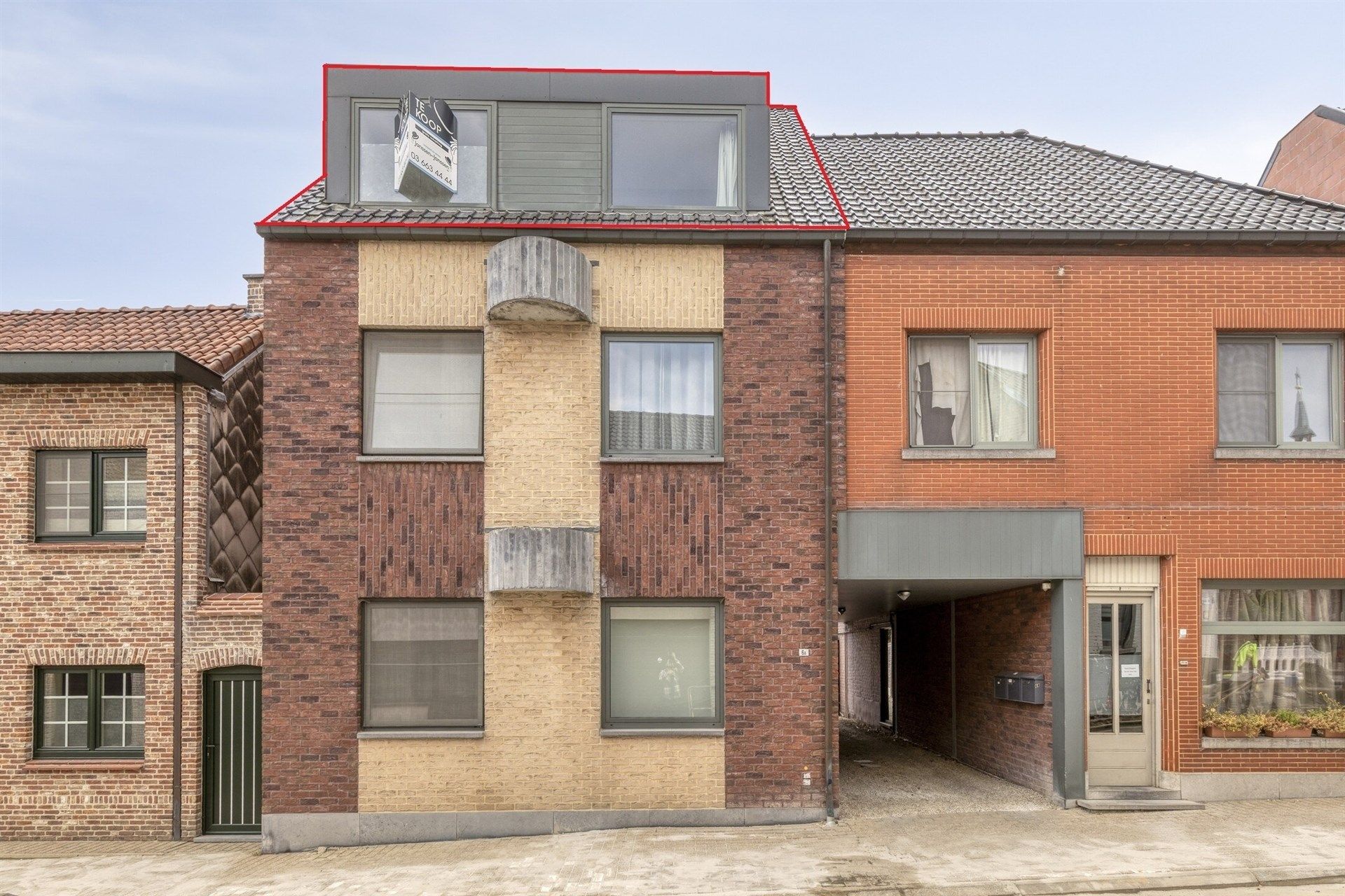 Instapklaar app. 85m² met 2 slpks & garage te Herzele  foto 2