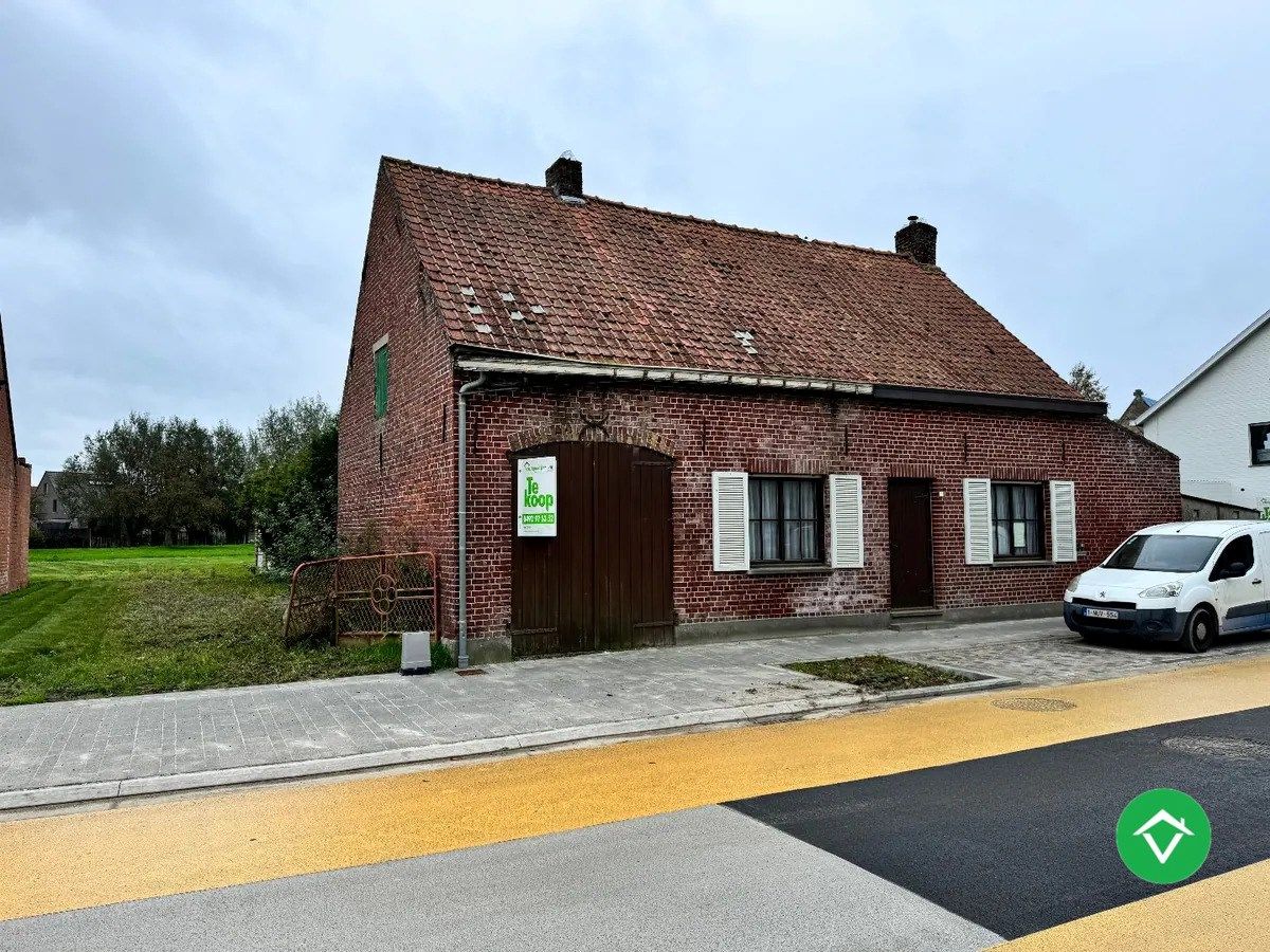 Te renoveren woning met 3  slaapkamers en bijhorend stuk grond te Koekelare  foto 2