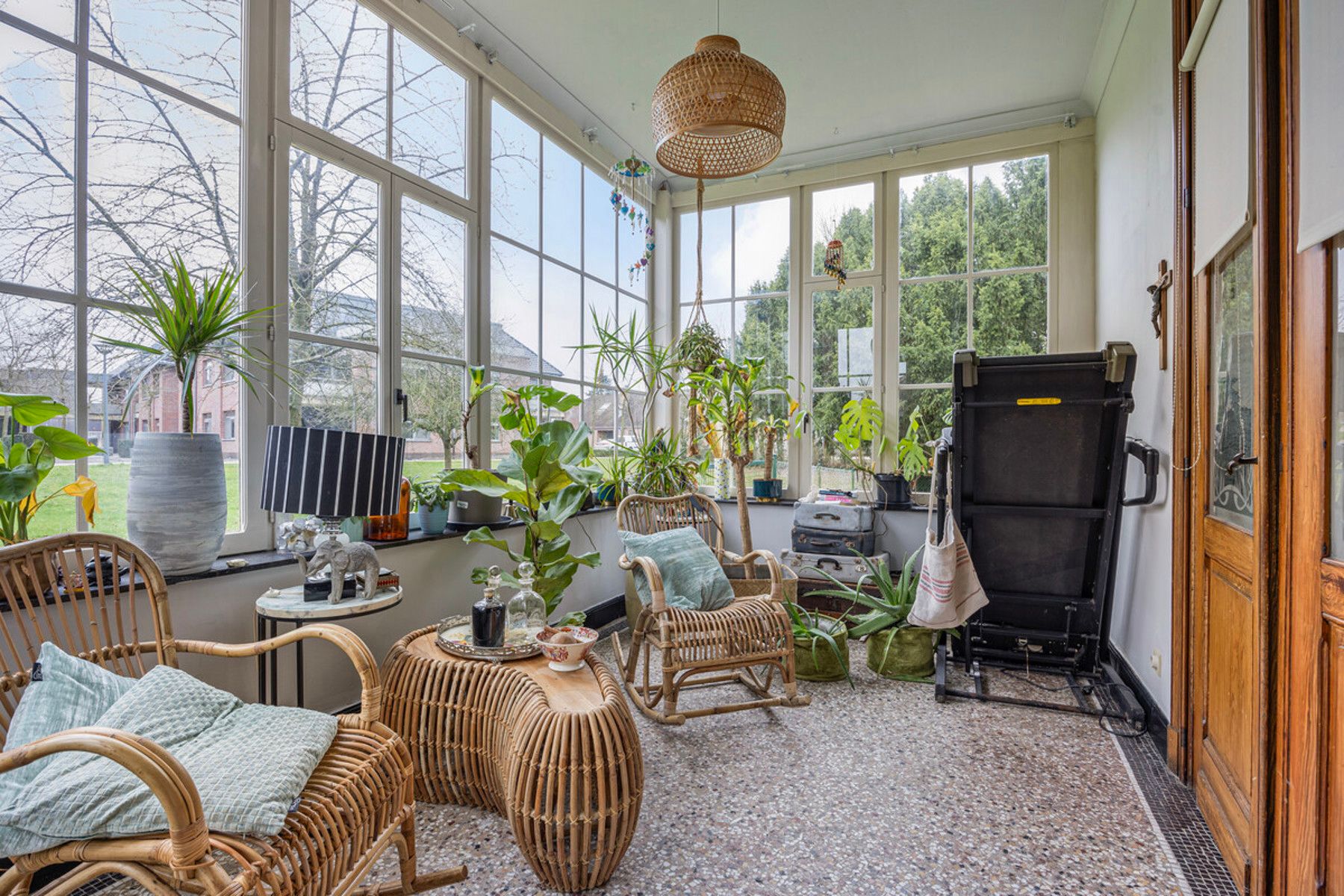 Authentieke pastorie, stijlvol gerenoveerd met comfort foto 9