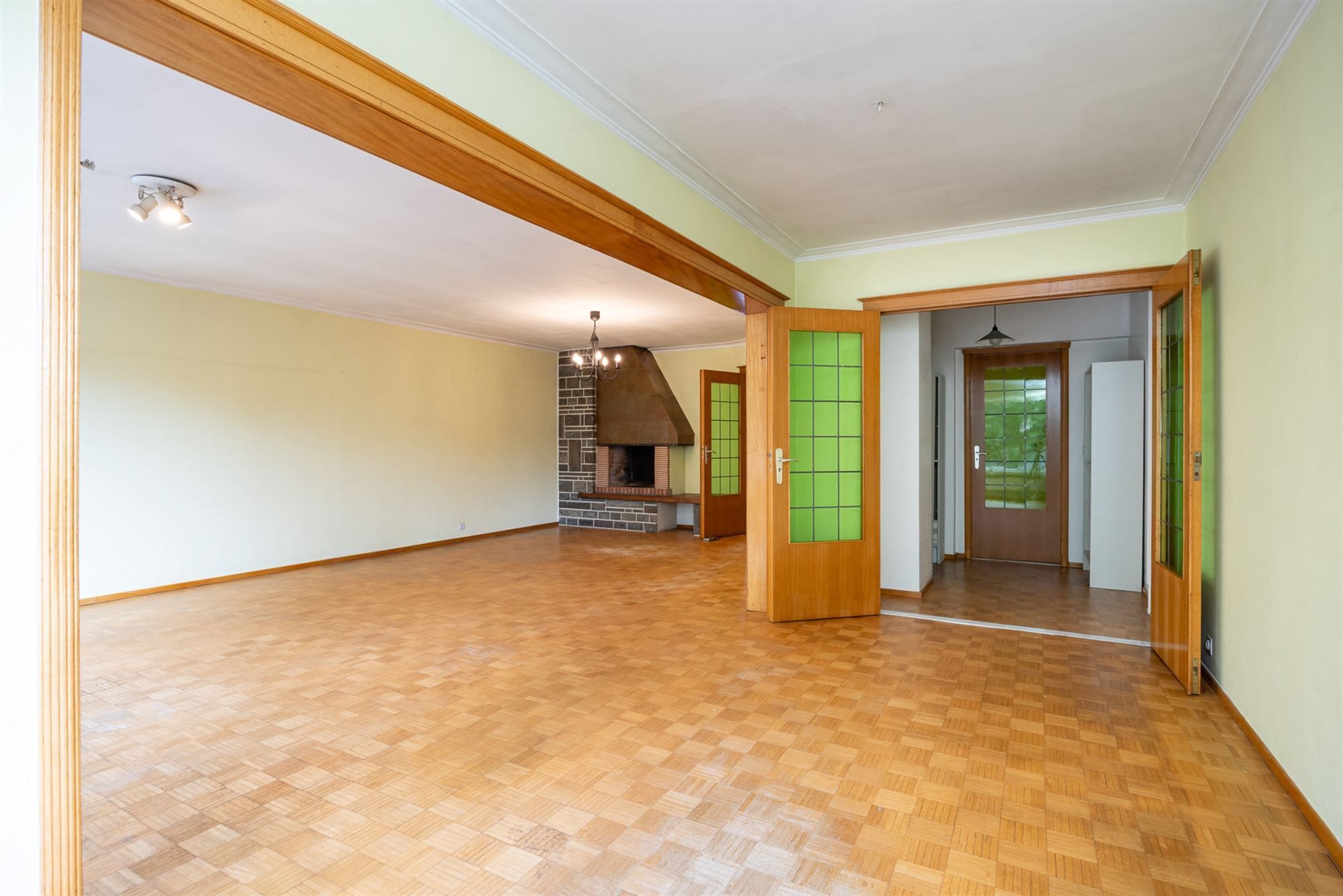 Te renoveren appartement met twee slaapkamers en terras foto 6