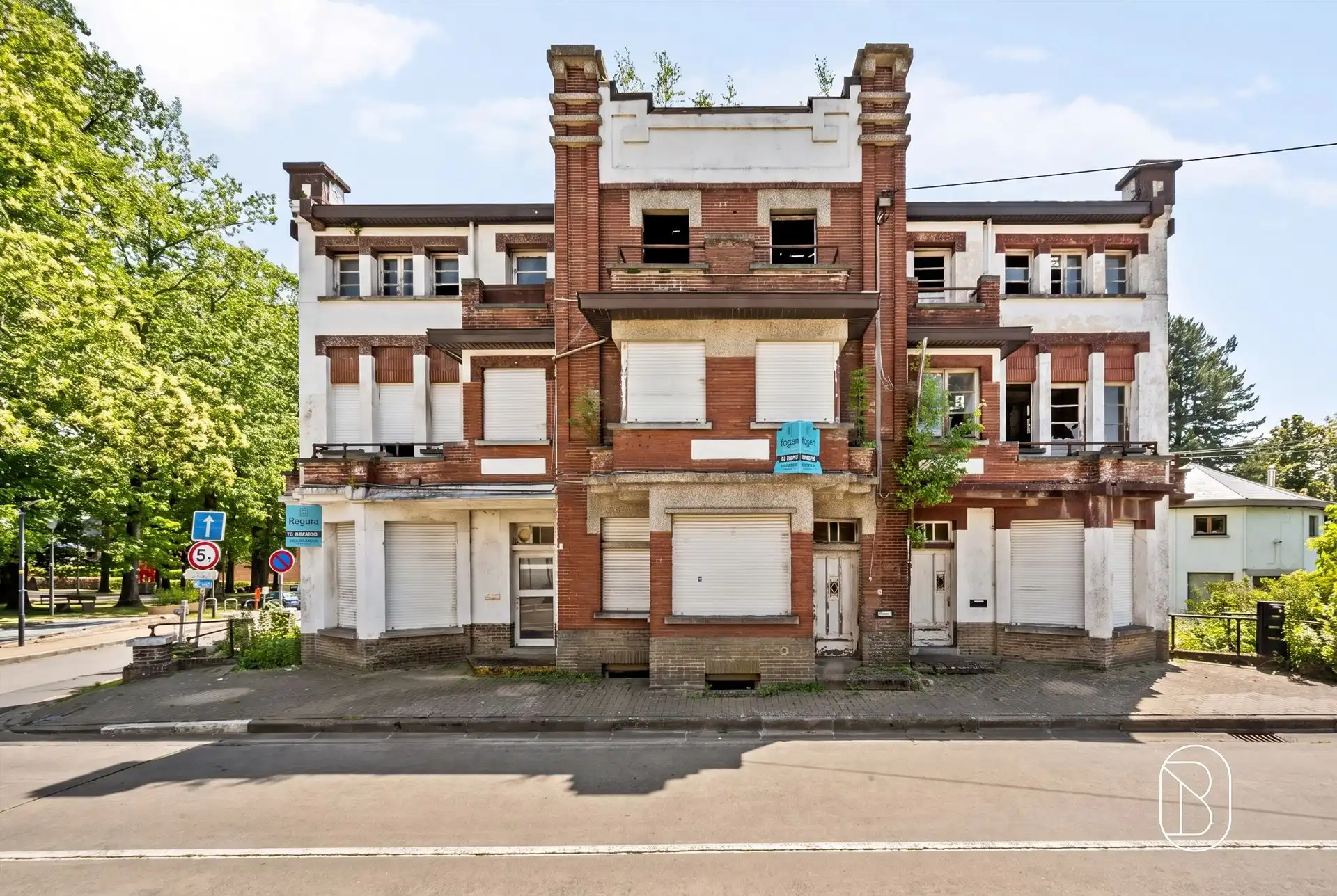 Unieke eigendom met 600m² bew. opp, prachtig gelegen! foto {{pictureIndex}}