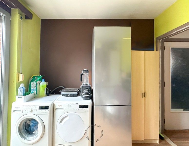 Appartementsgebouw met twee wooneenheden, garages en tuin foto 19