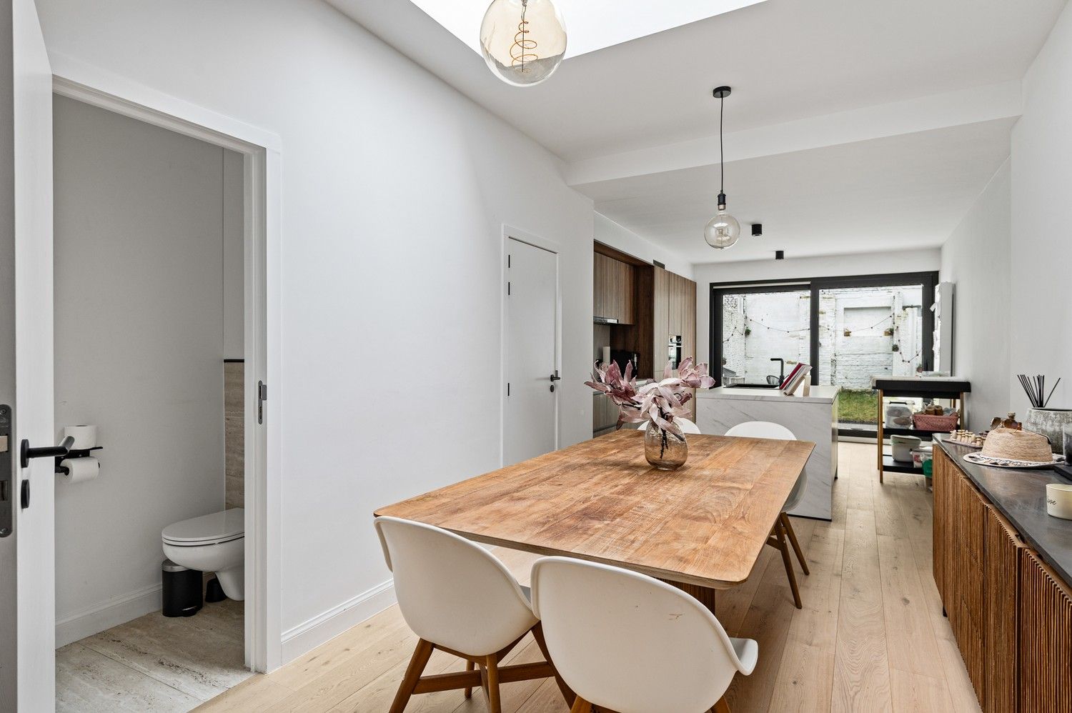 Kwalitatief gerenoveerde woning Te Koop op toplactie binnen de Lierse stadsvesten foto 5