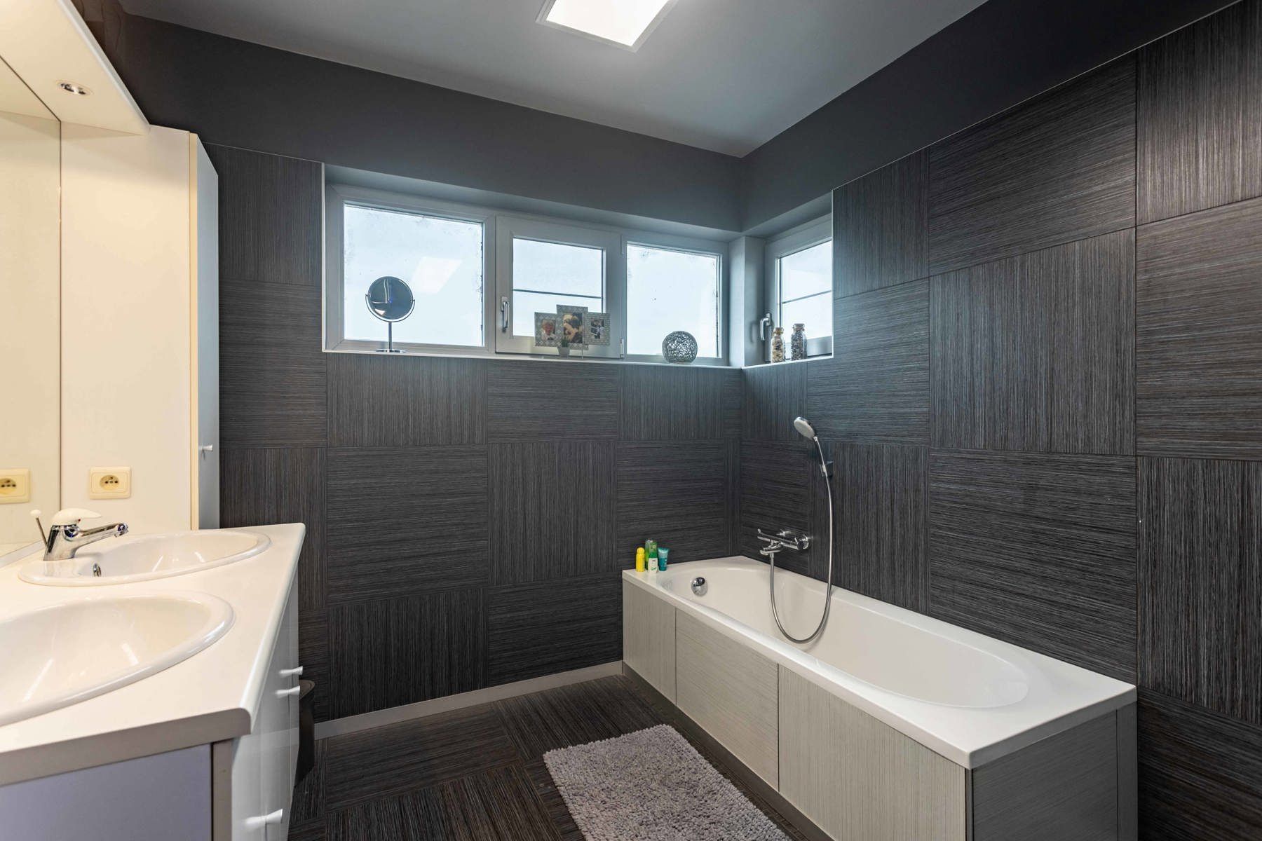 Gebouw met kantoren + woonst + loods op 3670 m2 foto 18