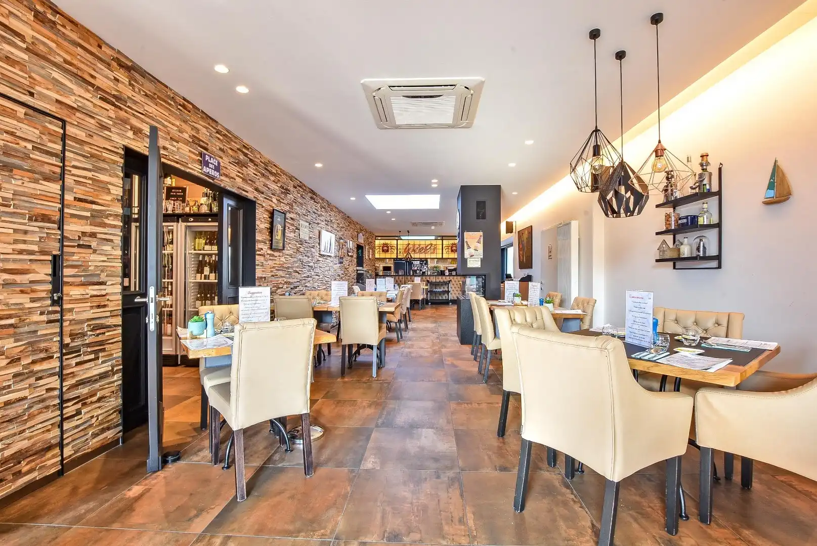 HUUR-KOOP: Restaurant 'De Haven' volledig gebouw met mogelijheden vlakbij de kaai gelegen op 313 m². foto 6