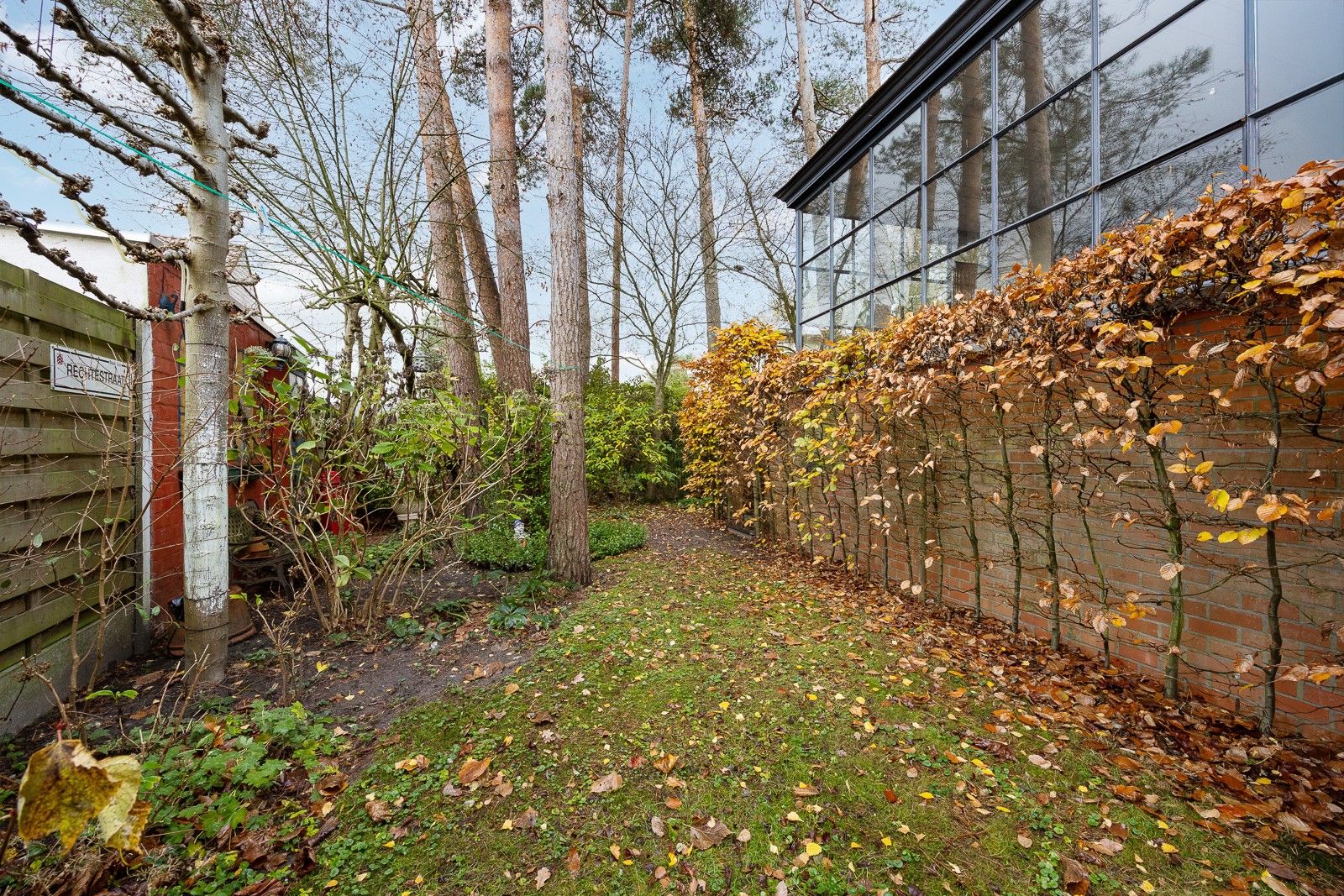 Open bebouwing met grote garage of magazijn, gelegen volledig in het groen en ingericht met een 'charme-authentiek-interieur' foto 19