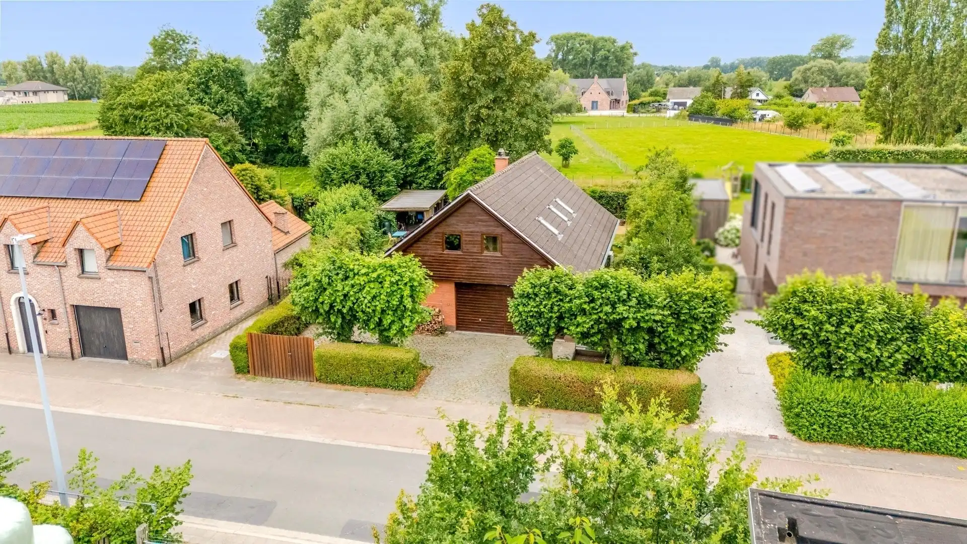Karaktervollevrijstaande woning met EPC label A in Wichelen. foto 2