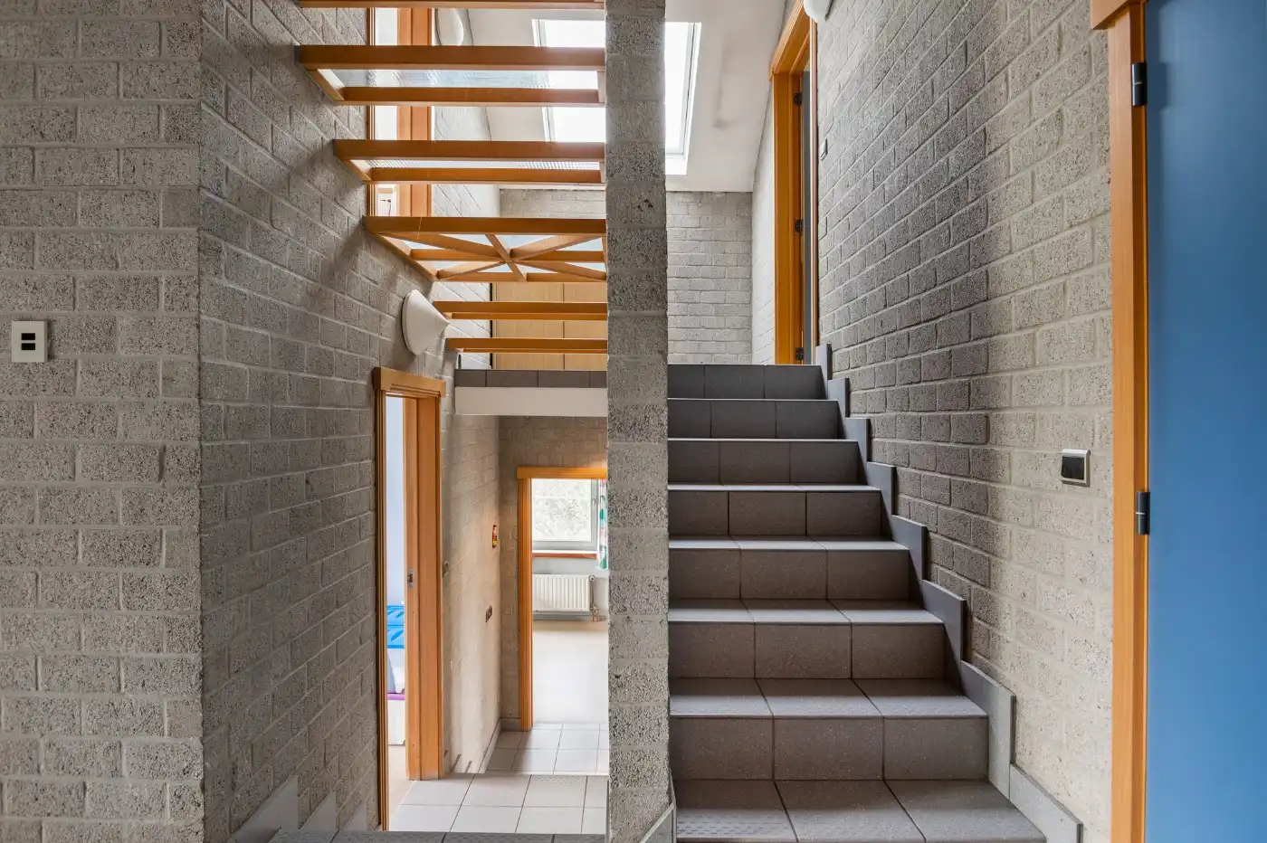 Vrijstaande architectenwoning met 5 slpk., atelier en dubbele garage op ruim perceel met zicht op de velden foto 21