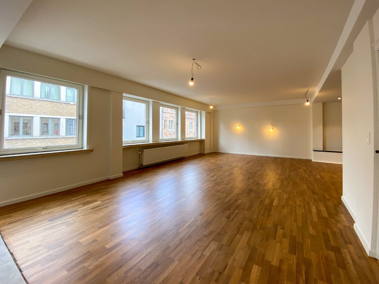 Volledig gerenoveerd appartement (140m²) met 2 slaapkamers en terras. foto 6