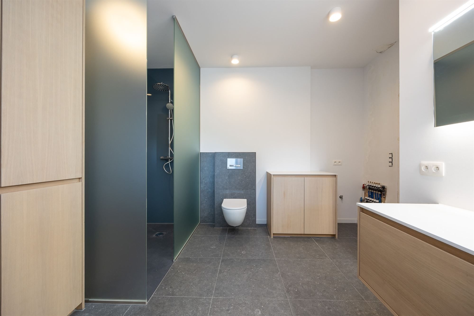Lichtrijk en luxueus appartement met omvattende tuin foto 30