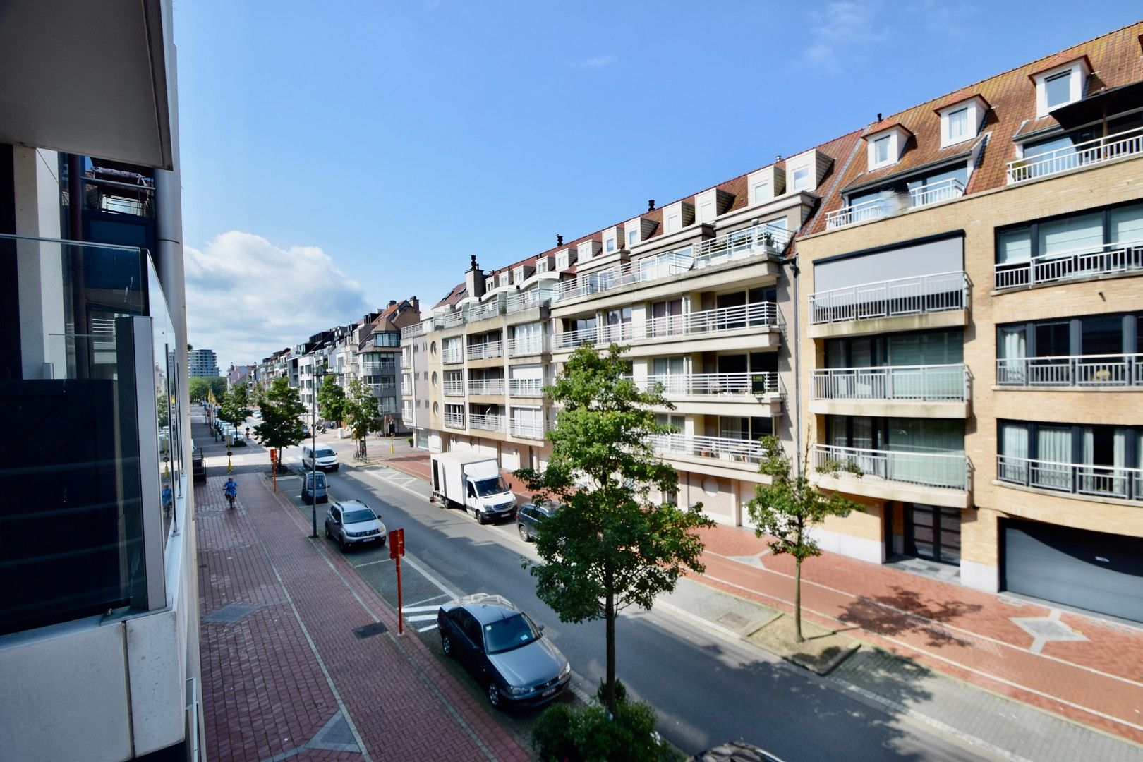 Instapklaar appartement gelegen op een centrale ligging te Knokke, vlakbij de winkels en de zee foto 2